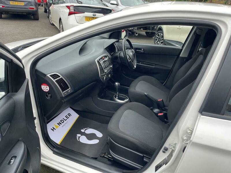 2012 Hyundai i20 image 21