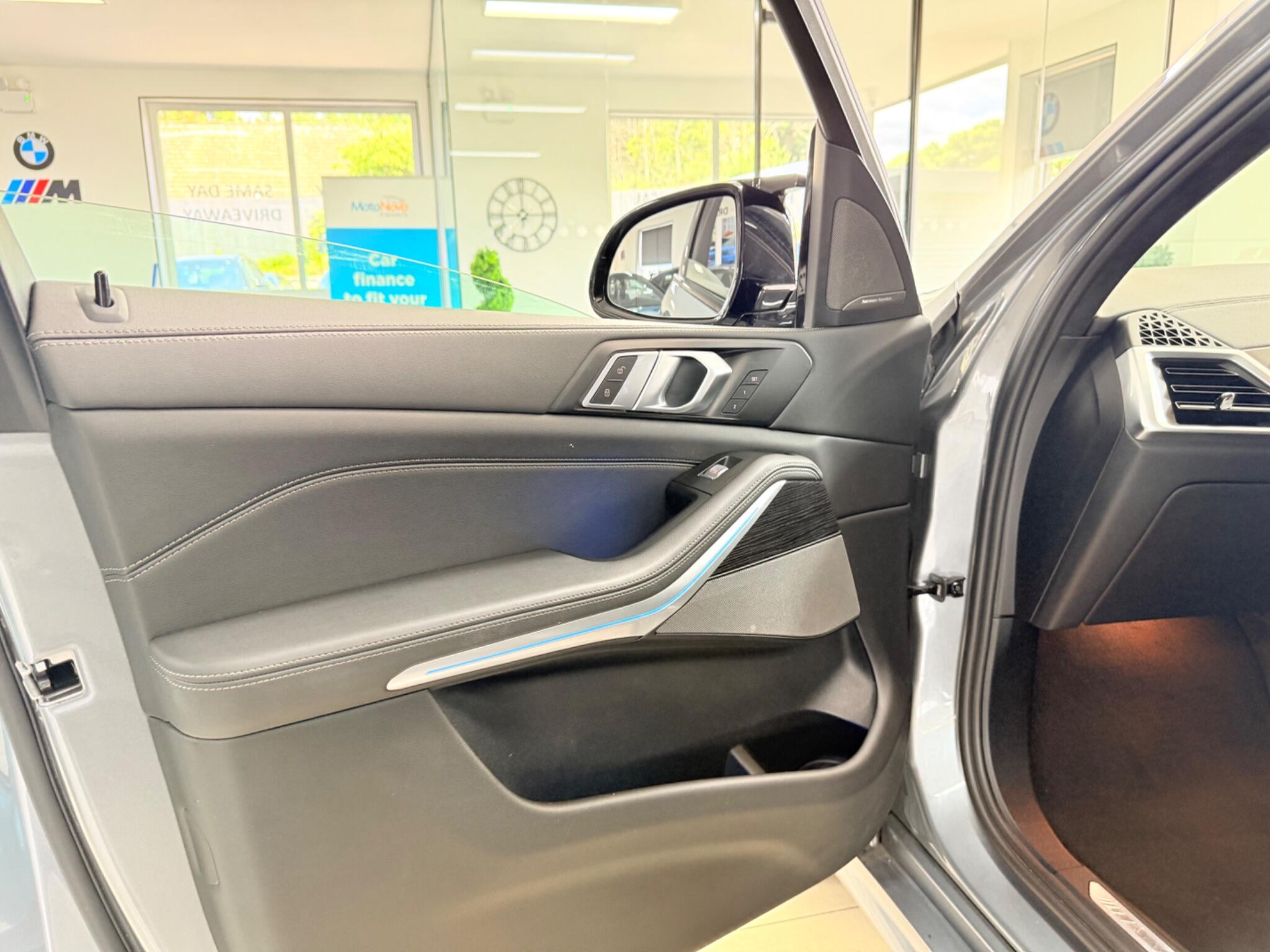 BMW X7 view 56