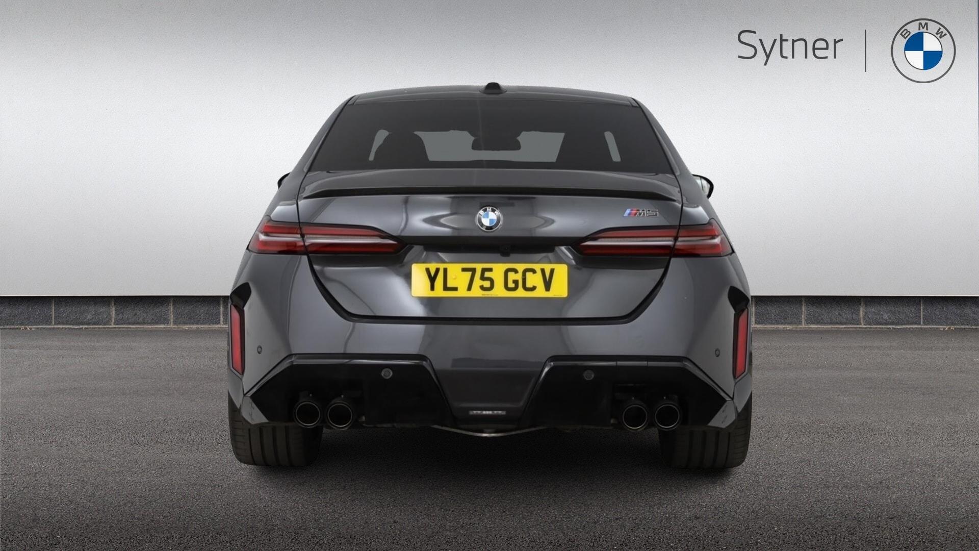BMW M5 view 15