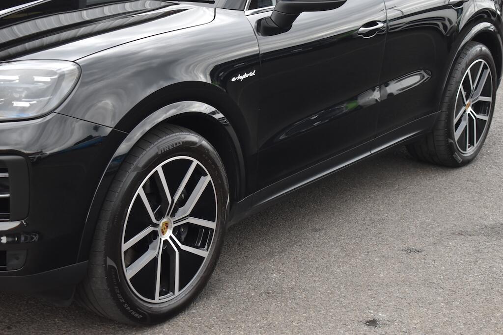 Porsche Cayenne view 23