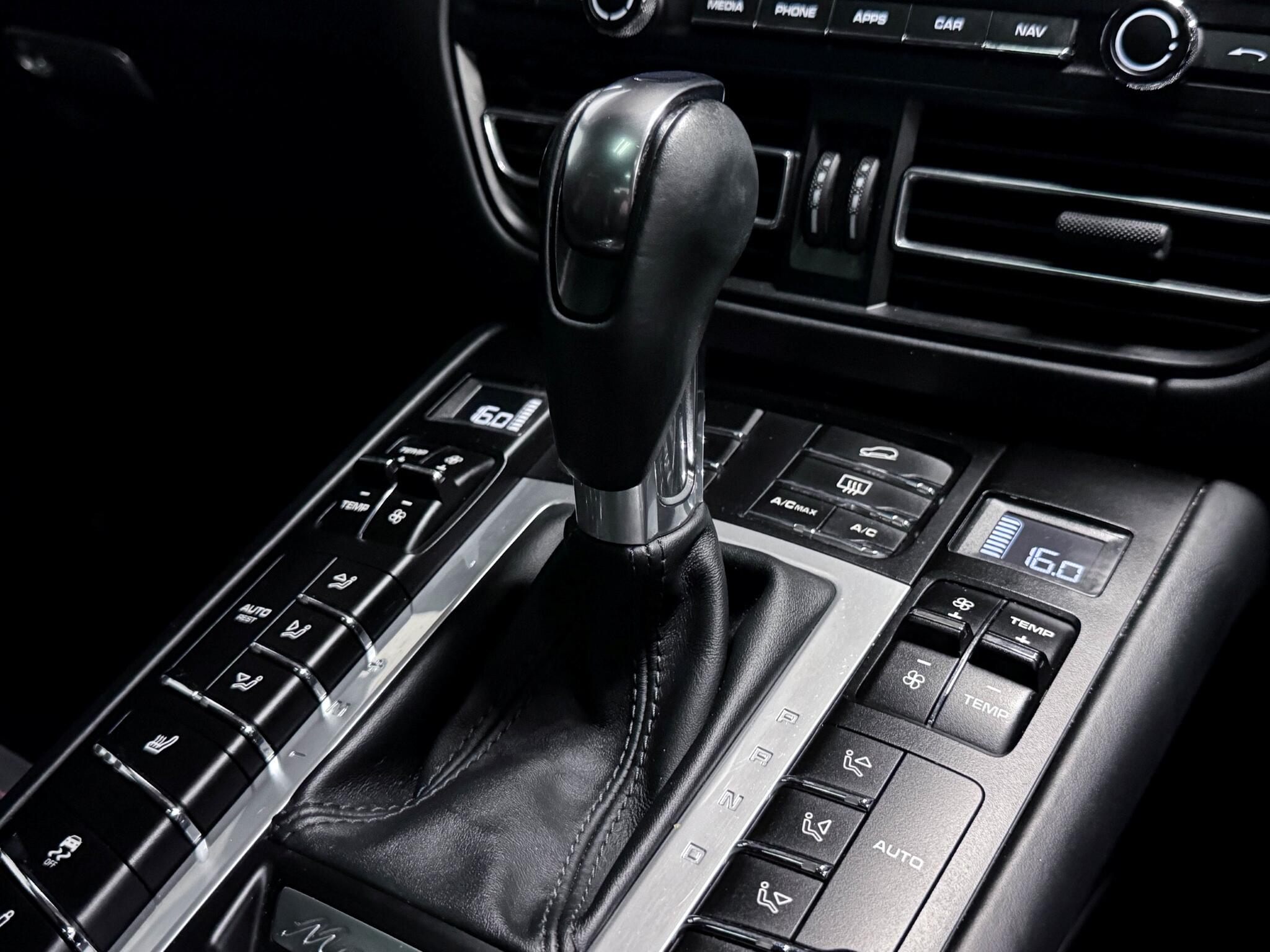 Porsche Macan view 51