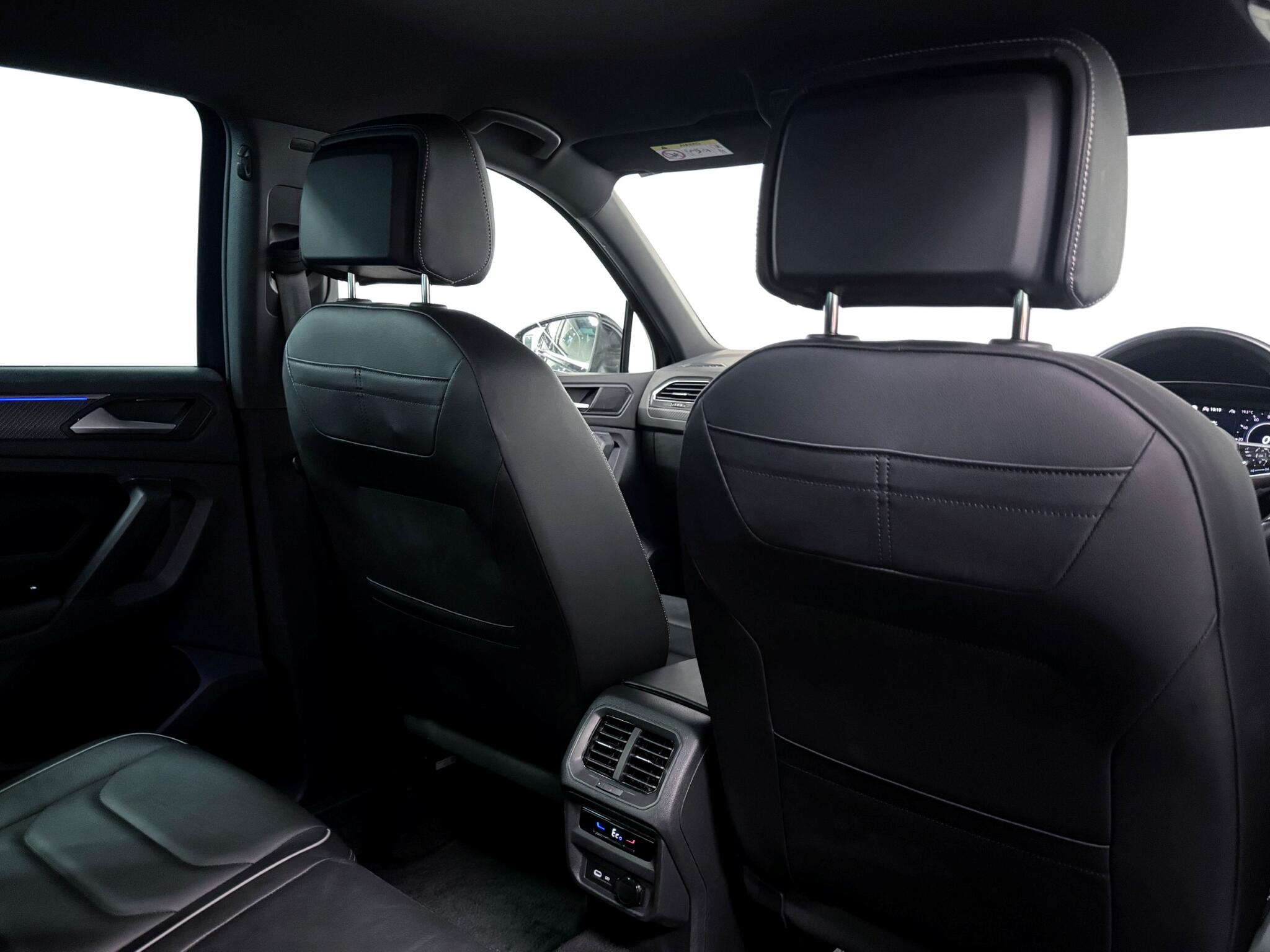 Volkswagen Tiguan view 11