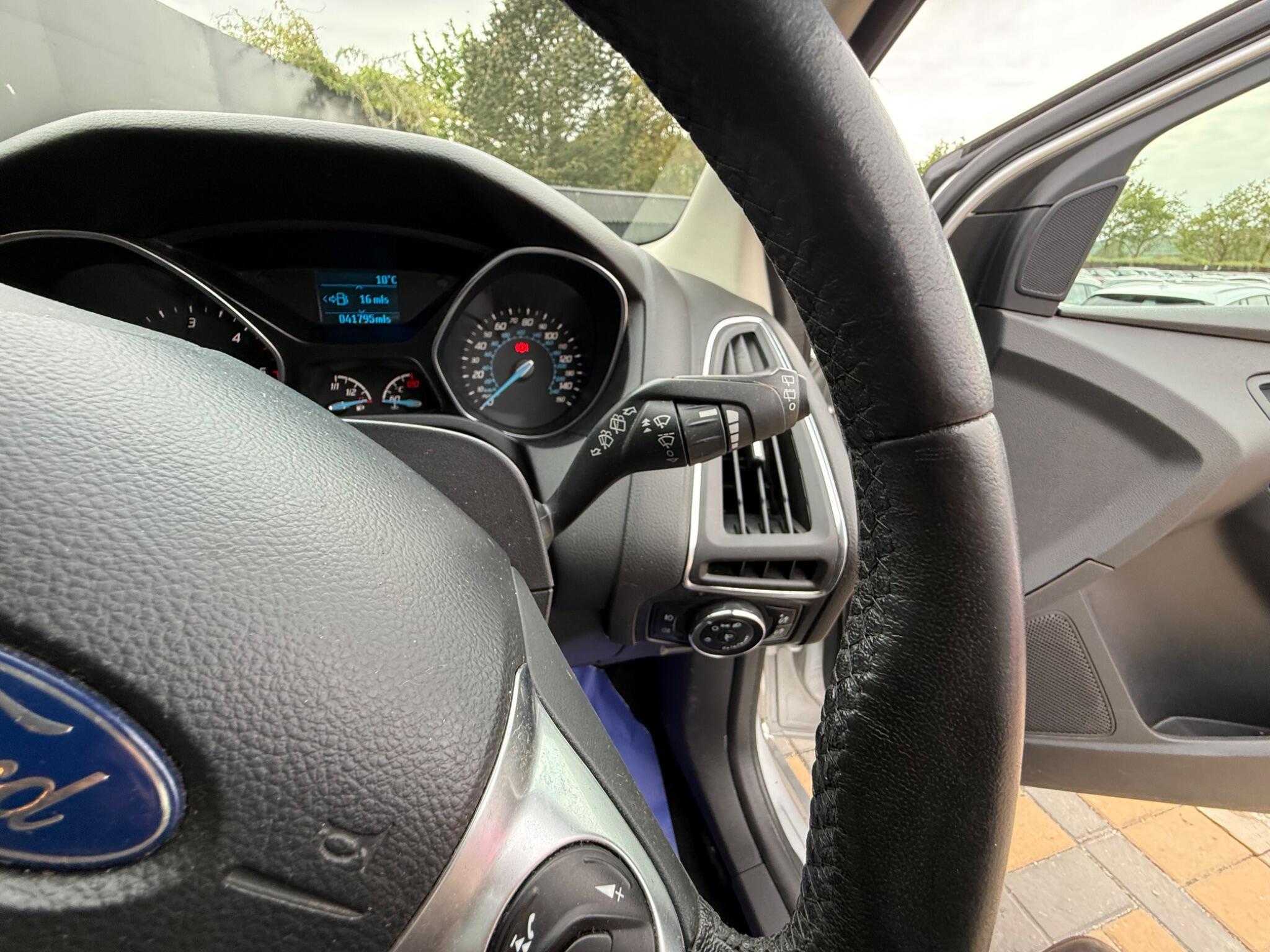 Ford Focus view 32