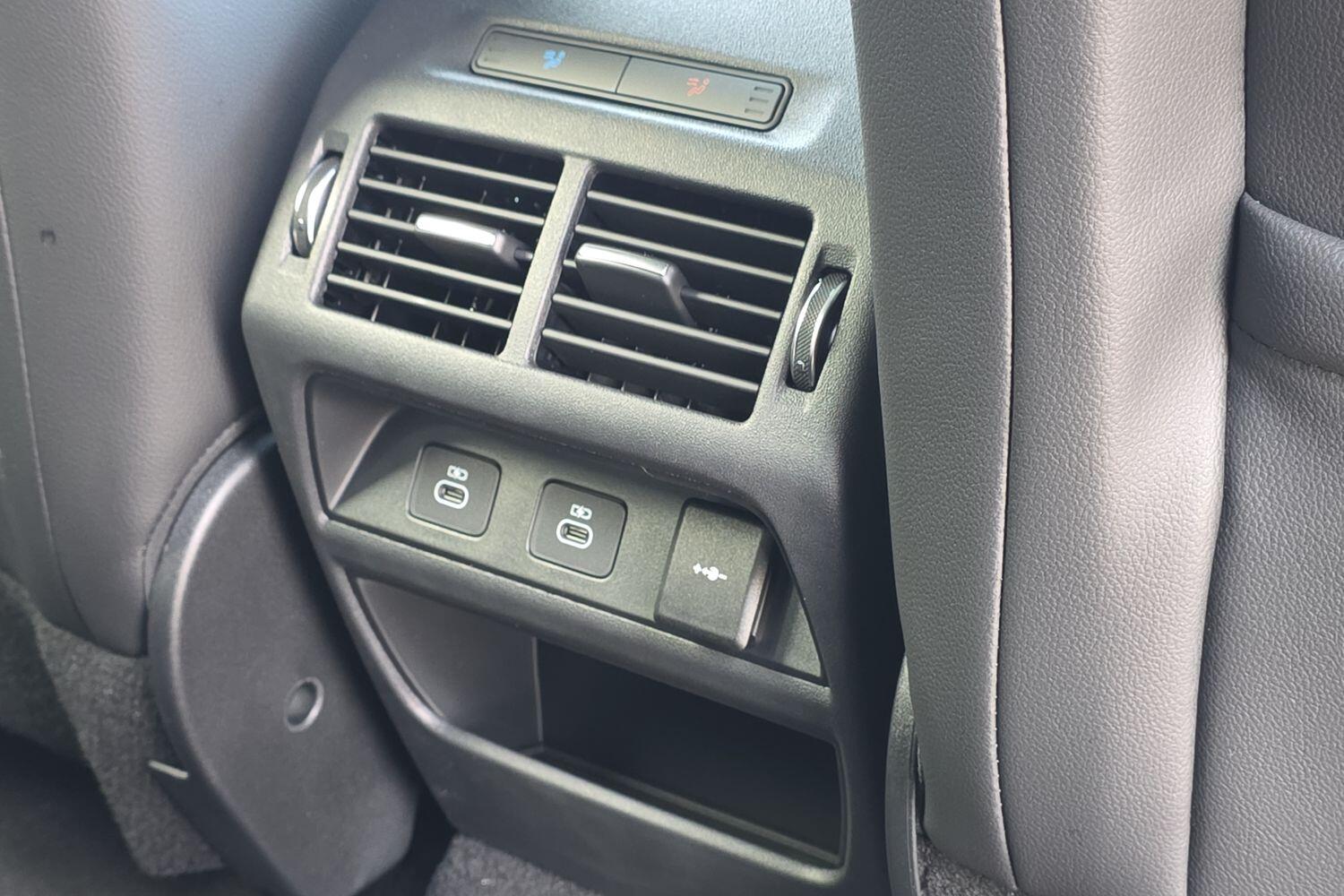 Land Rover Discovery Sport view 20