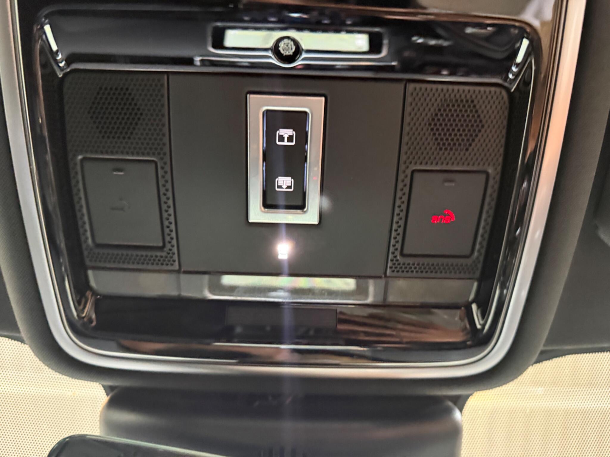 Land Rover Range Rover Velar view 15