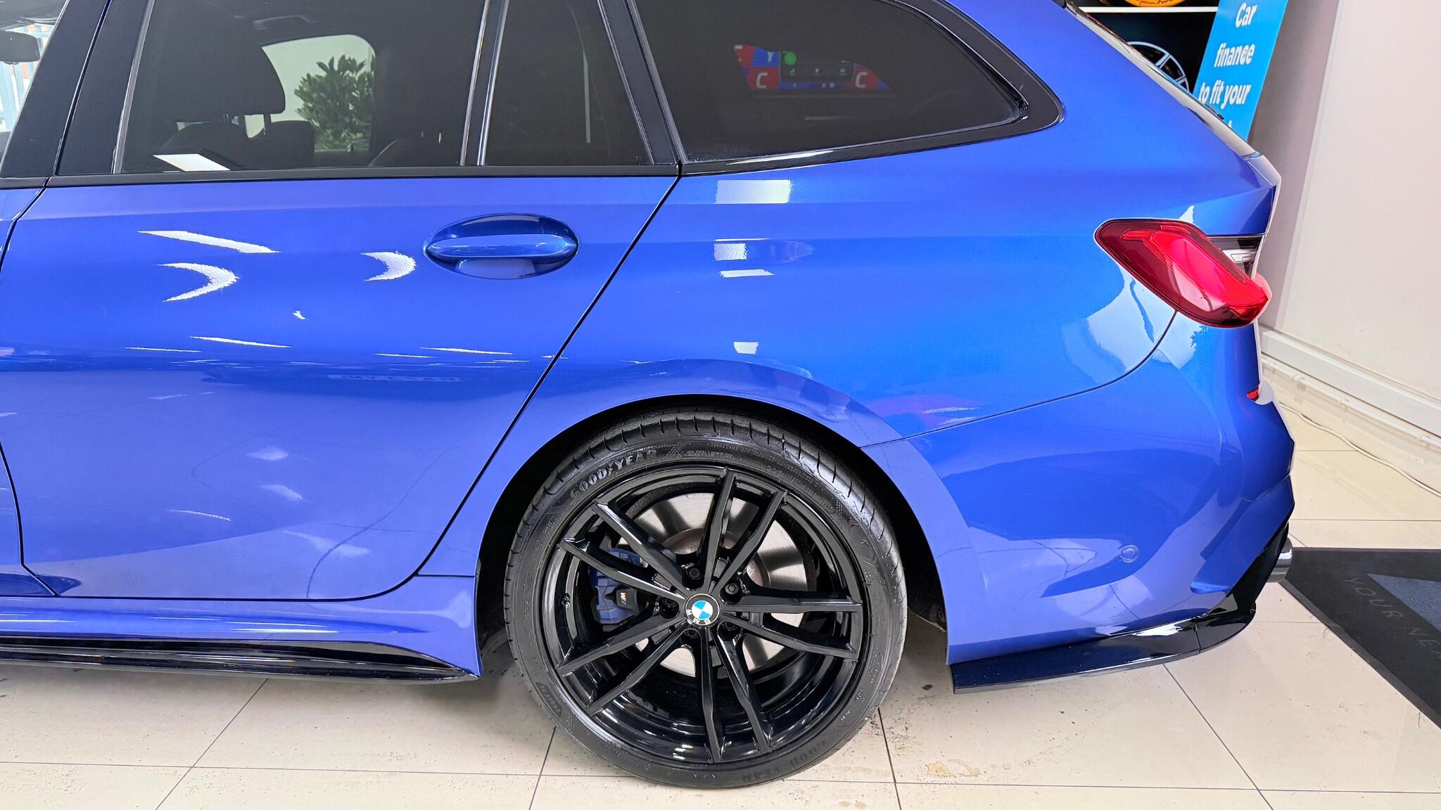 BMW 3 Series view 40