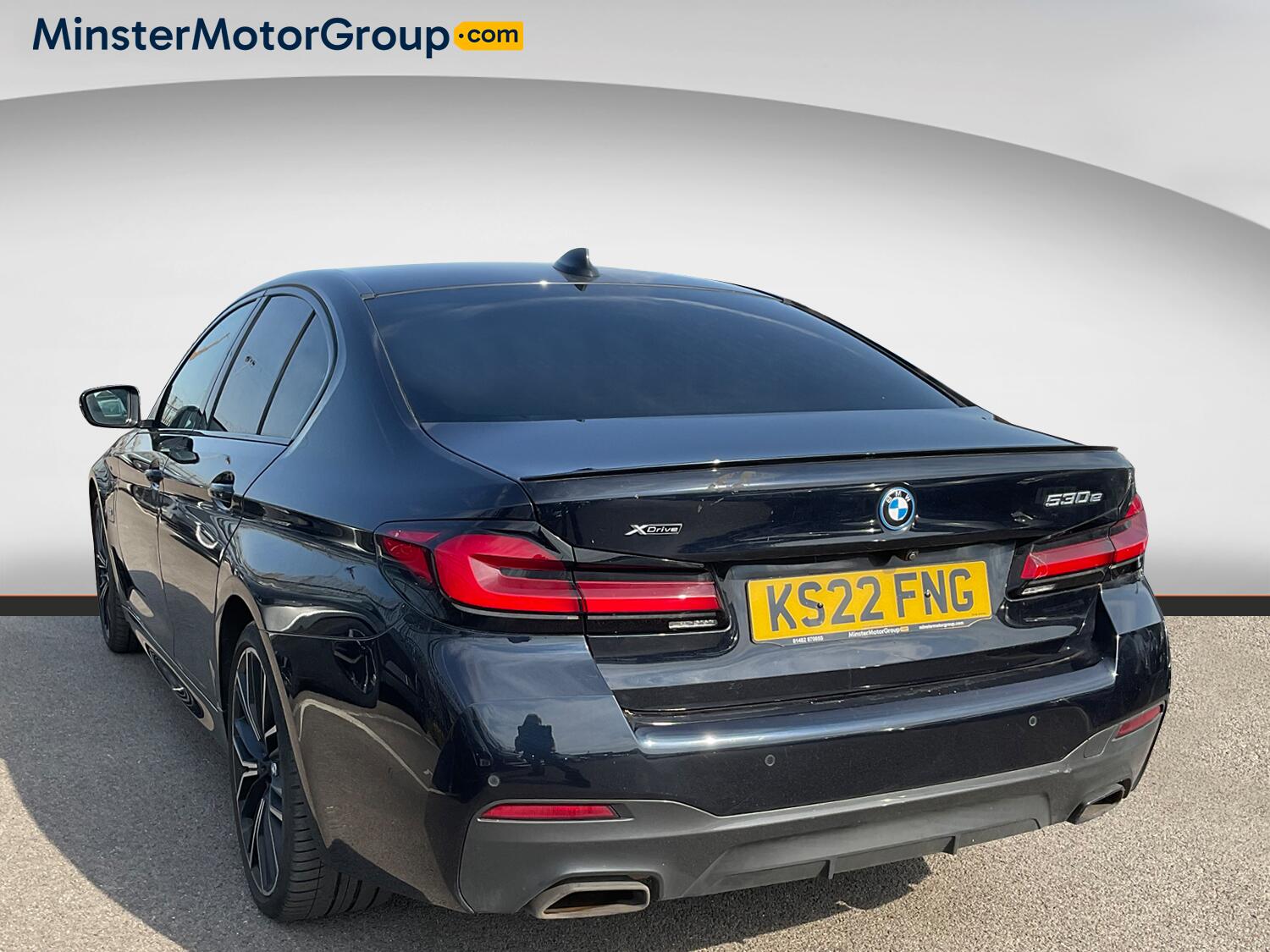 BMW 5 Series view 4