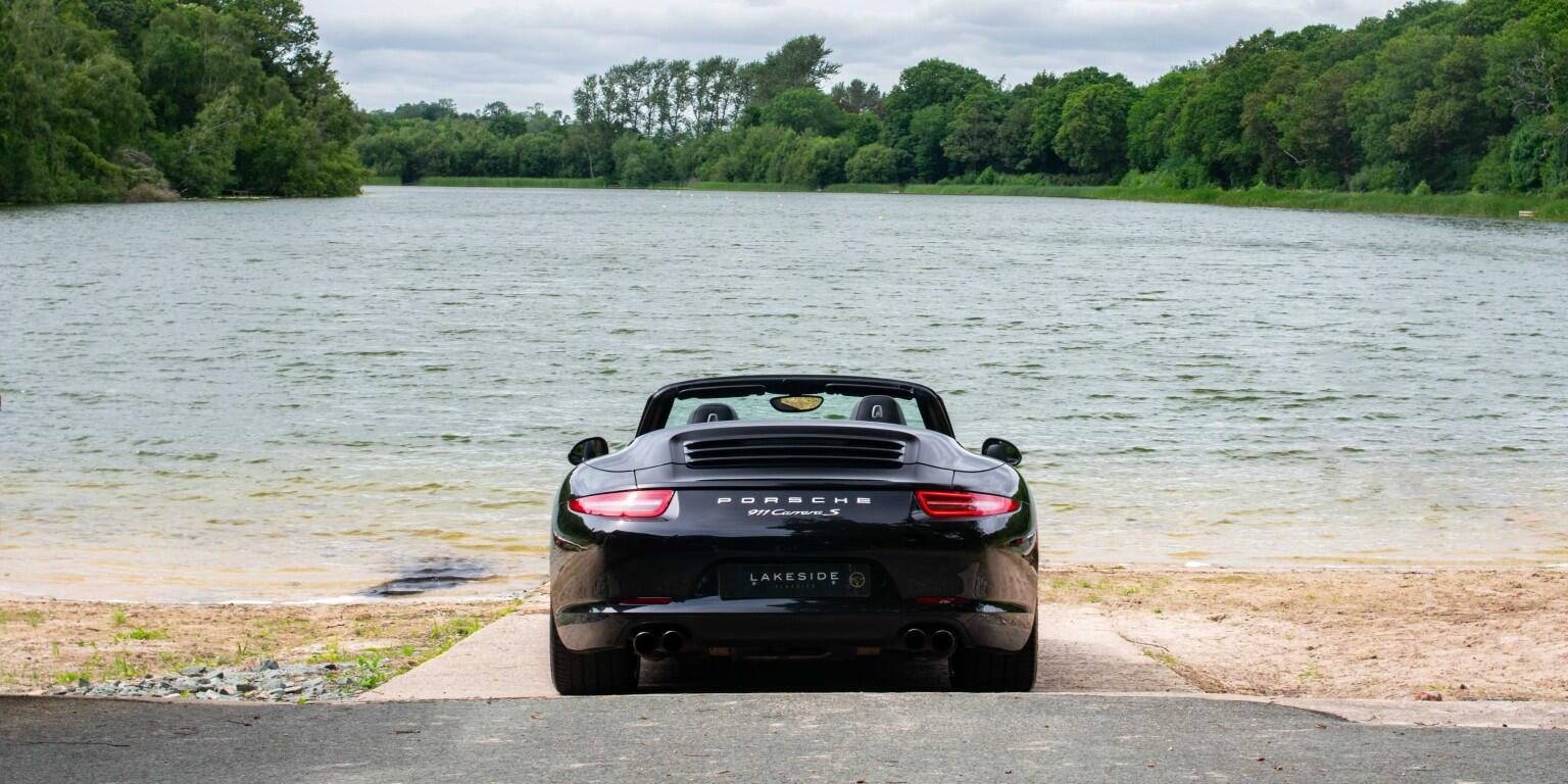 Porsche 911 view 5