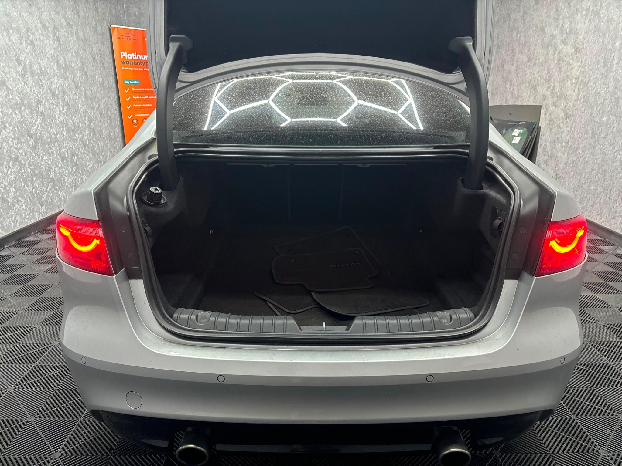 Jaguar XF view 35