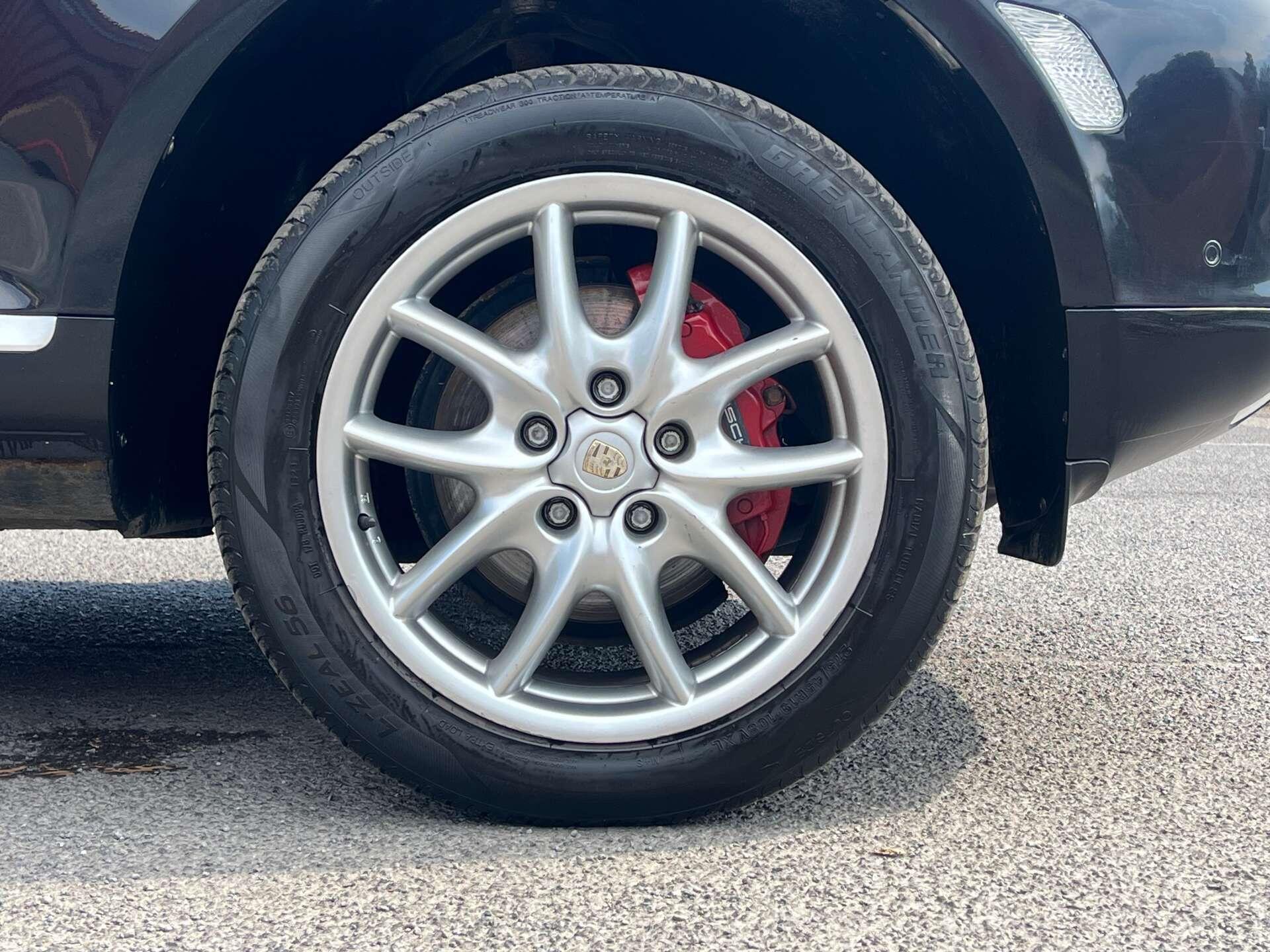Porsche Cayenne view 40