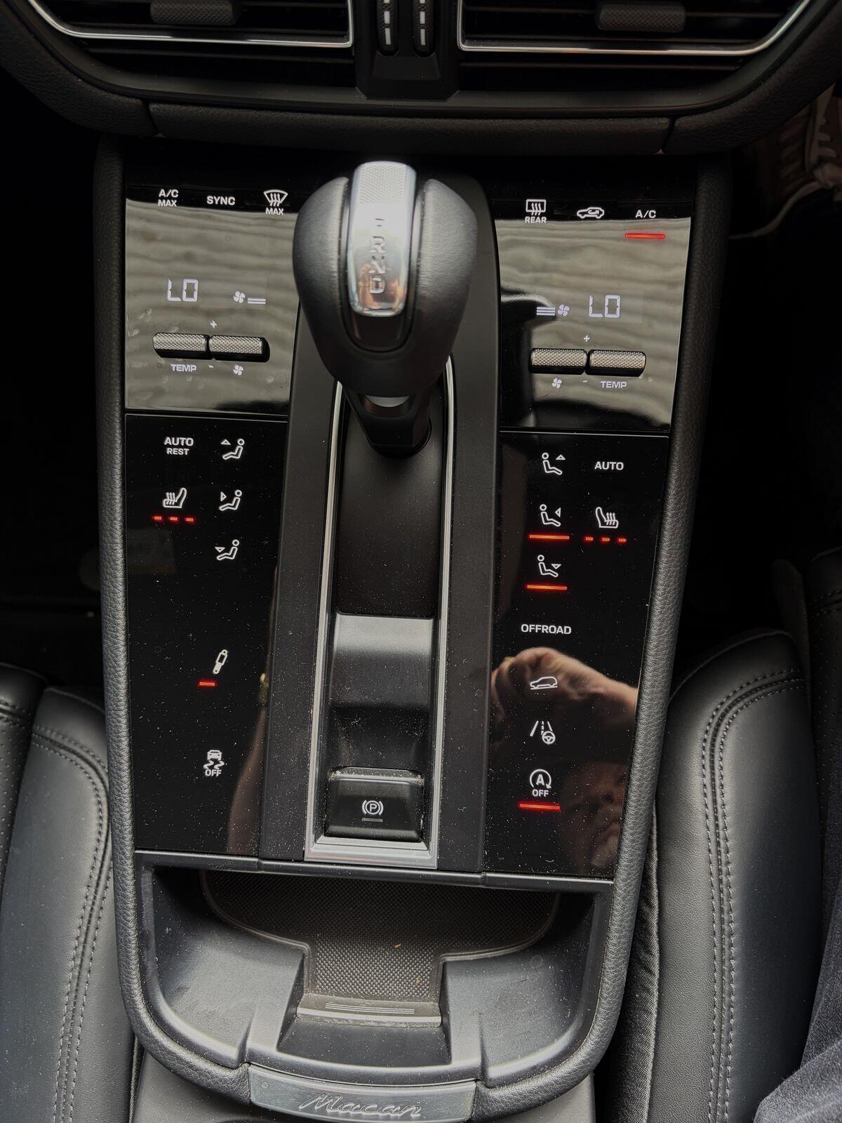 Porsche Macan view 19