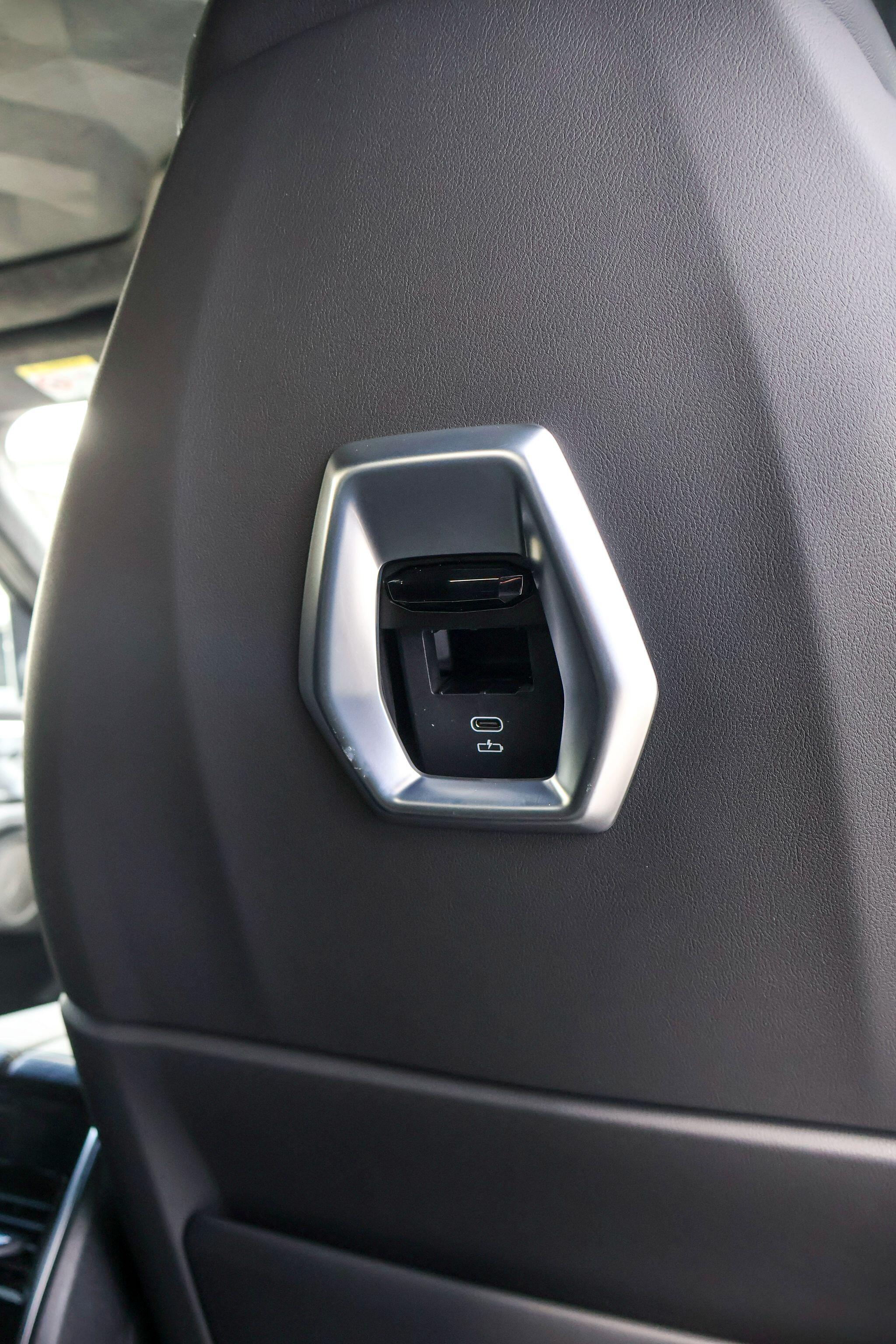 BMW XM view 35