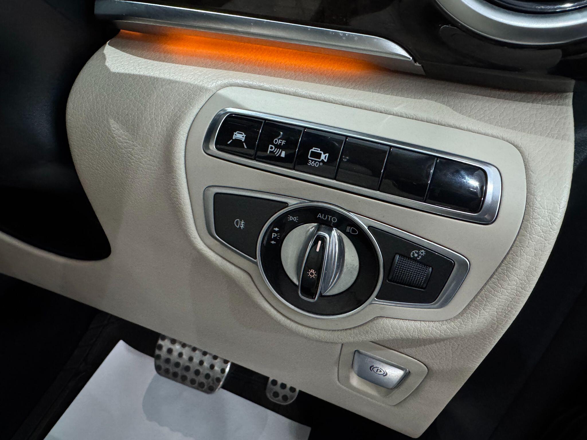 Mercedes-Benz V-Class view 30