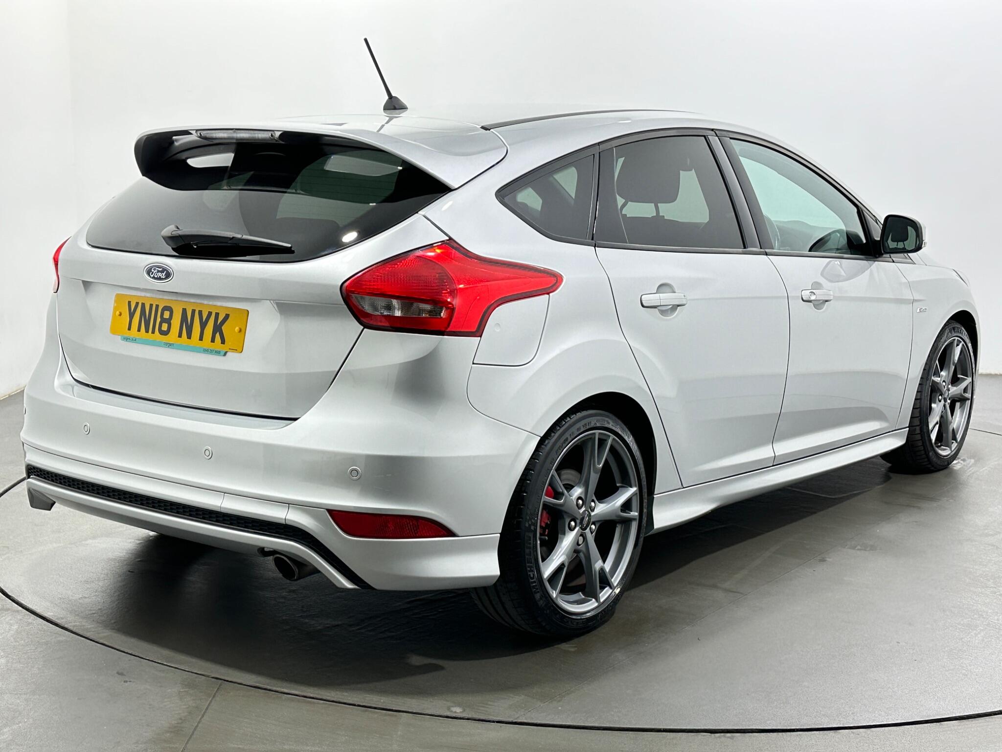Ford Focus view 8