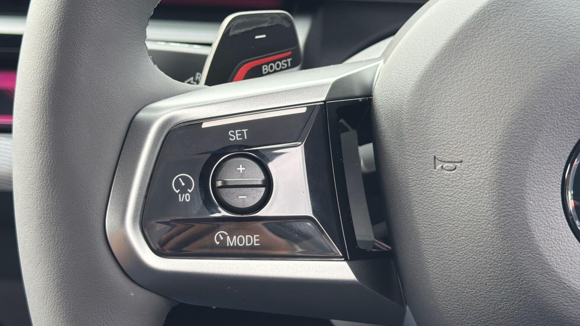 BMW 5 Series view 17