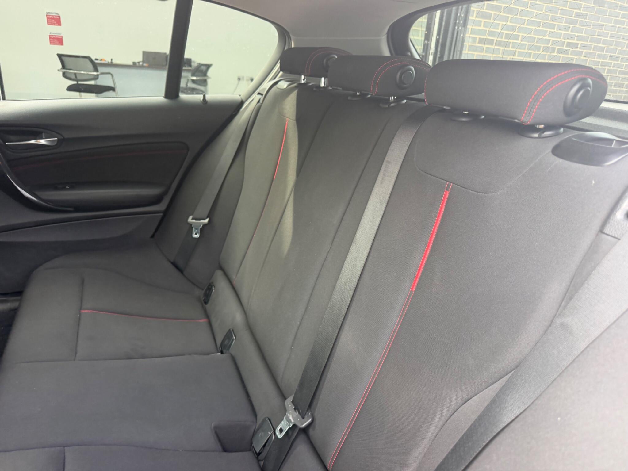 BMW 1 Series view 28