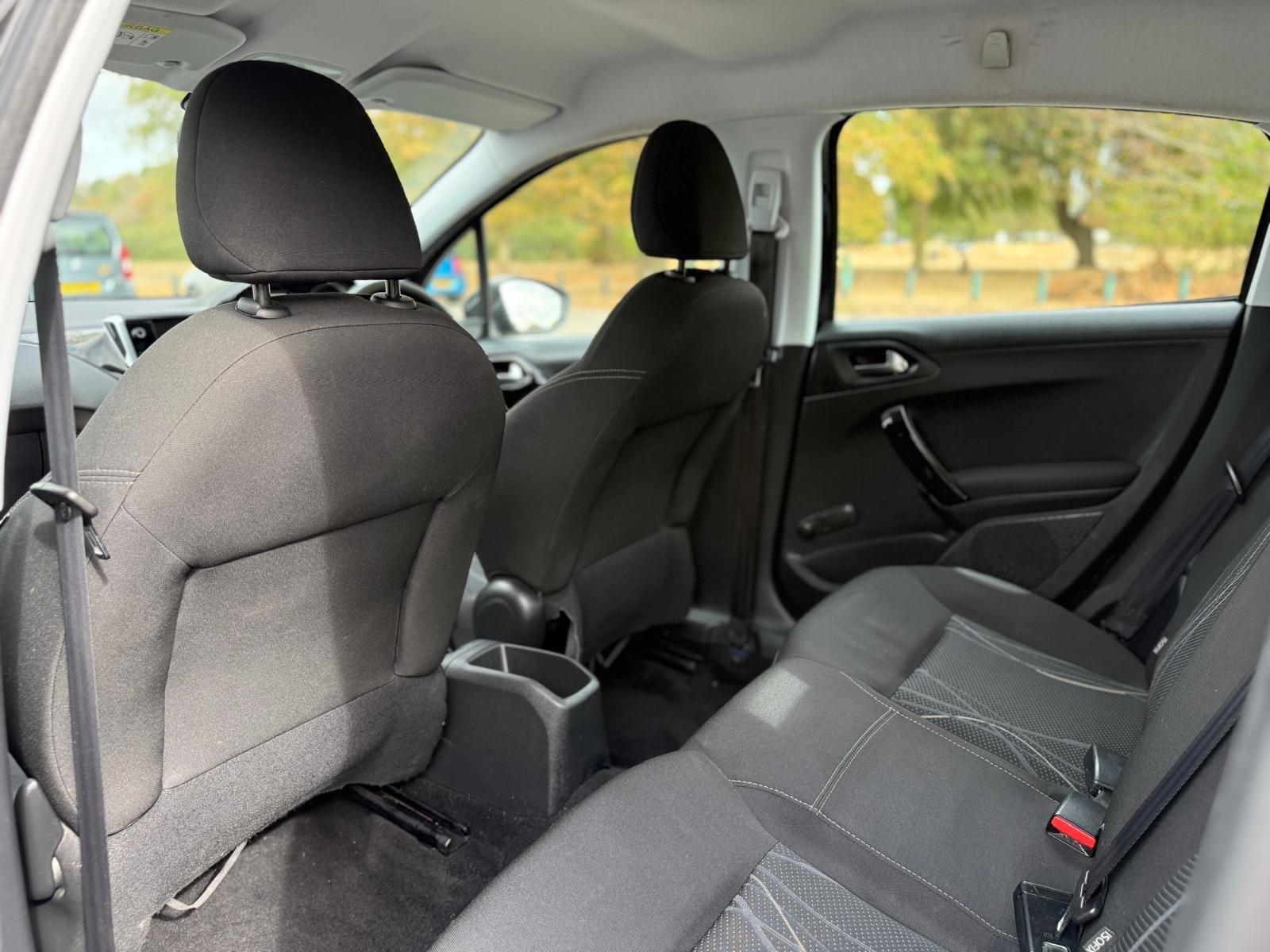 Peugeot 208 view 37