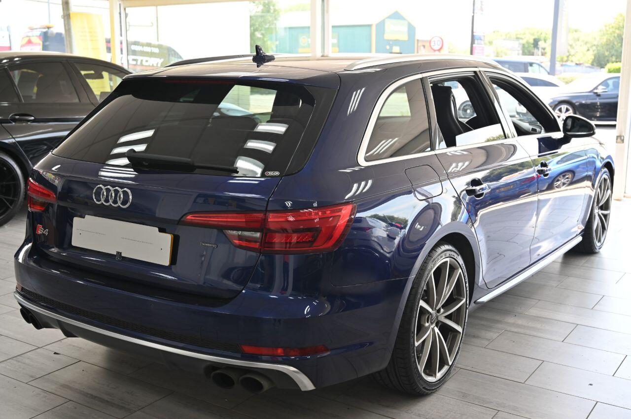 Audi S4 Avant view 10