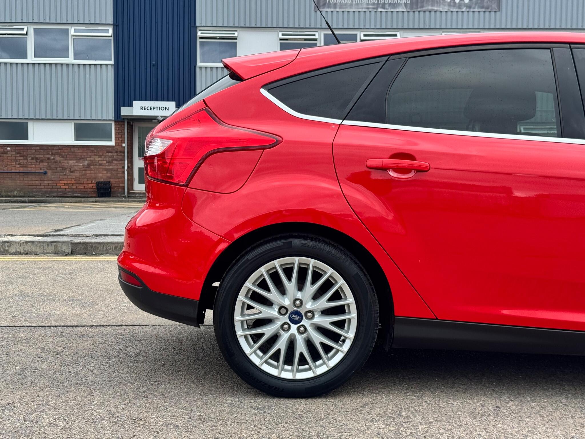 Ford Focus view 42