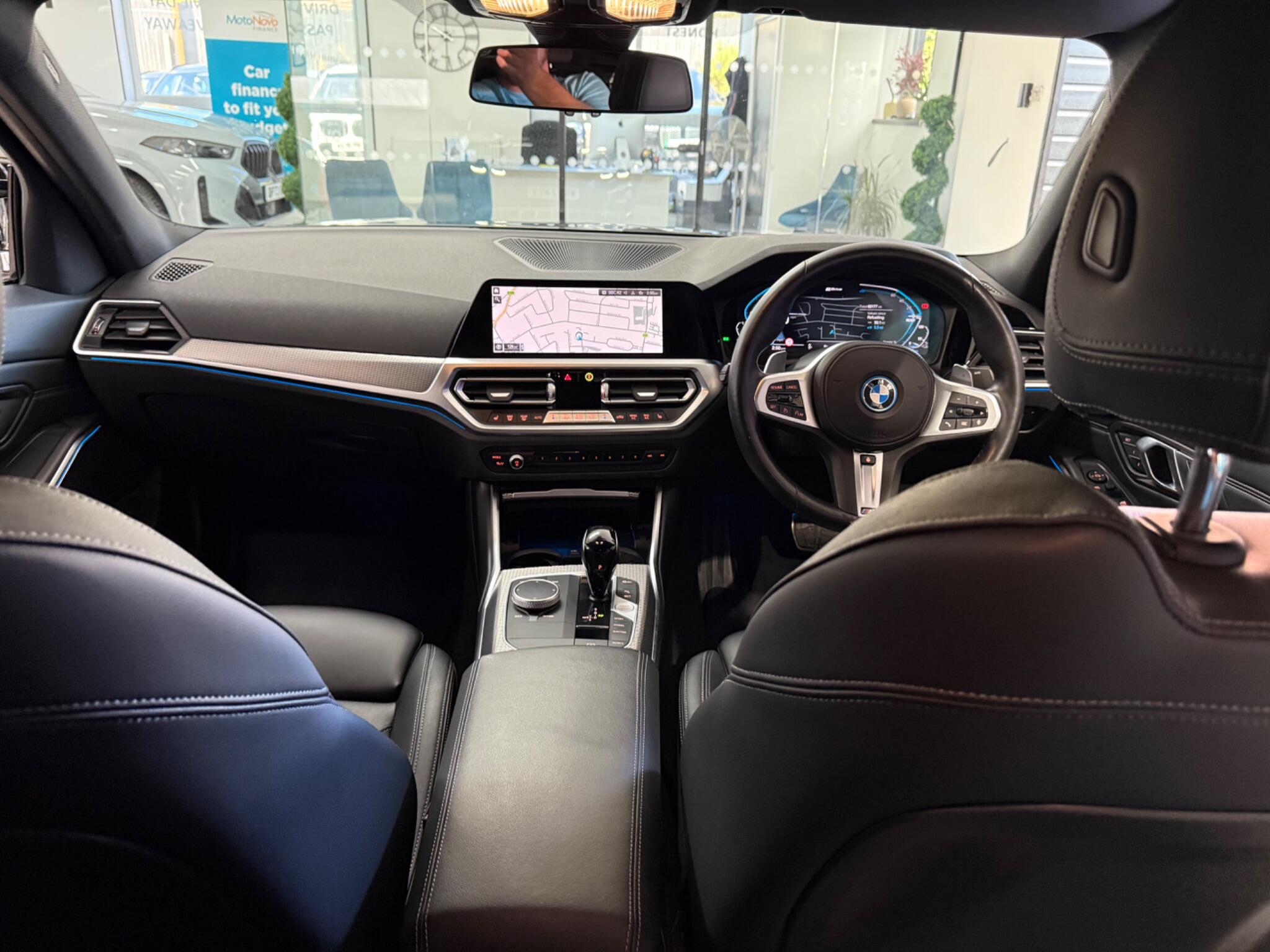 BMW 3 Series view 22