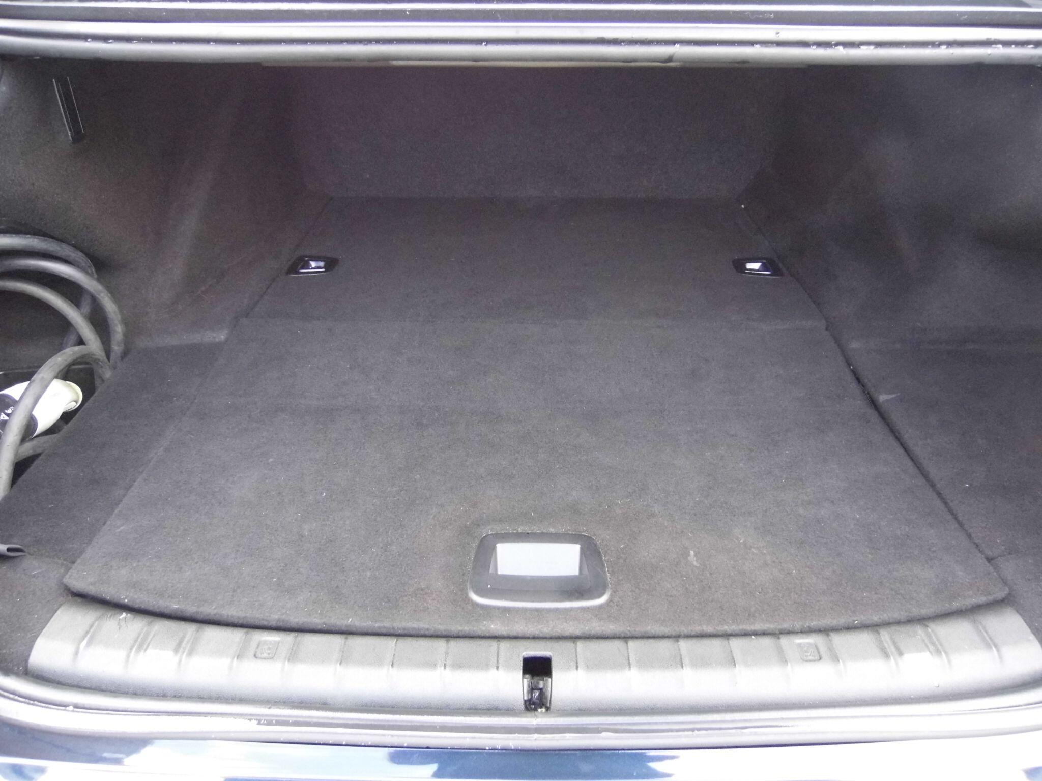 BMW 5 Series view 31