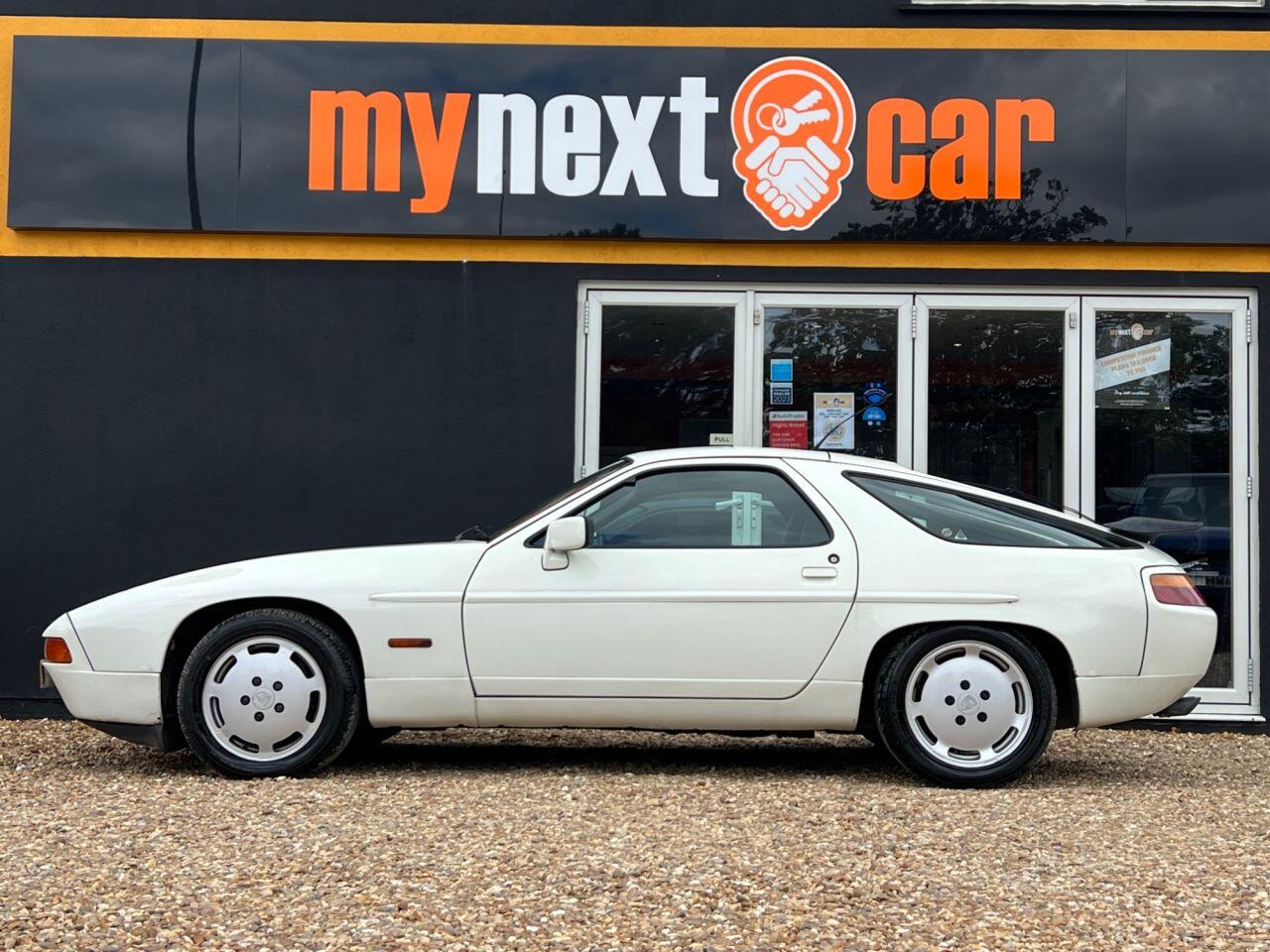 Porsche 928 view 4