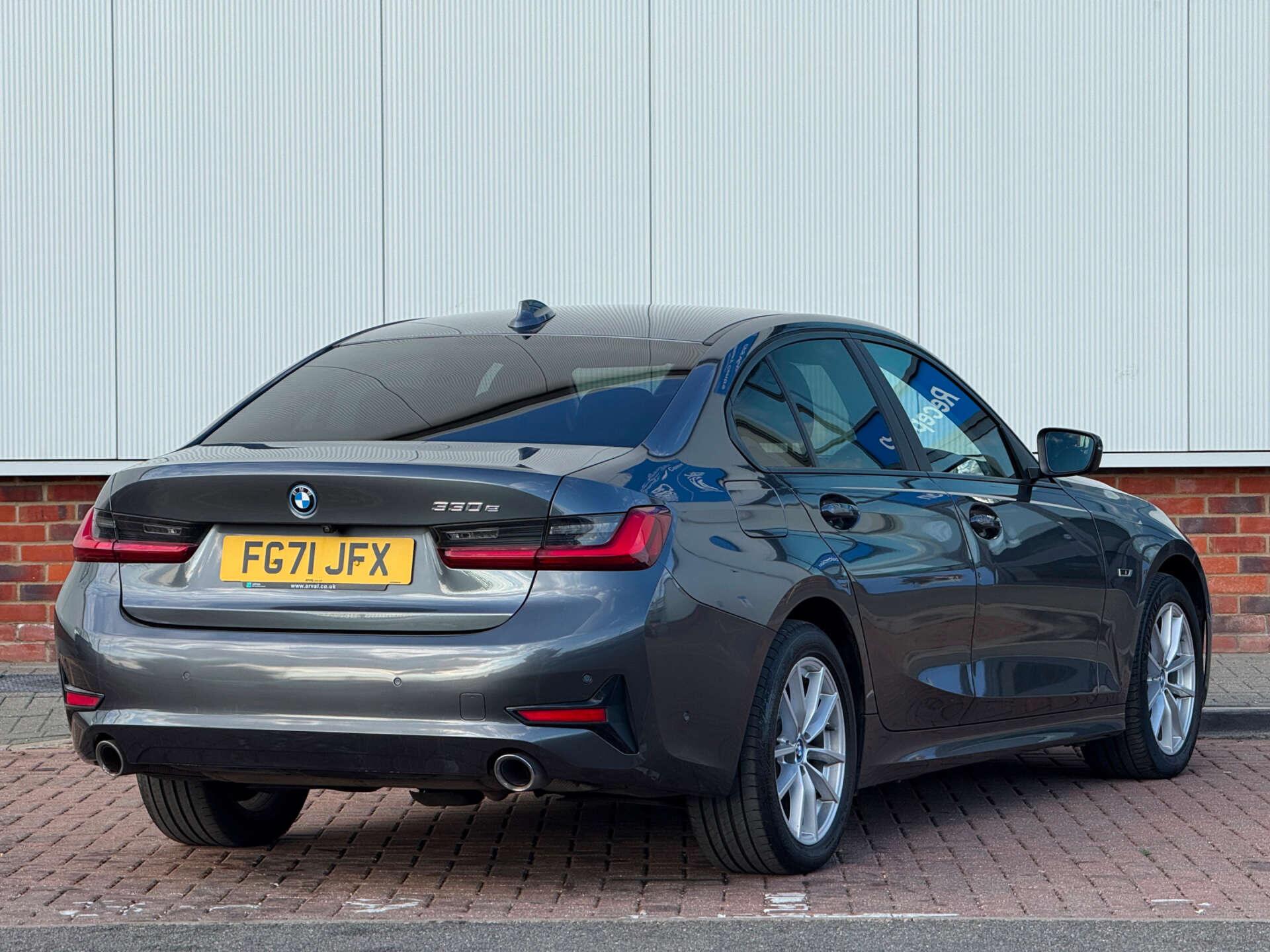BMW 3 Series view 11
