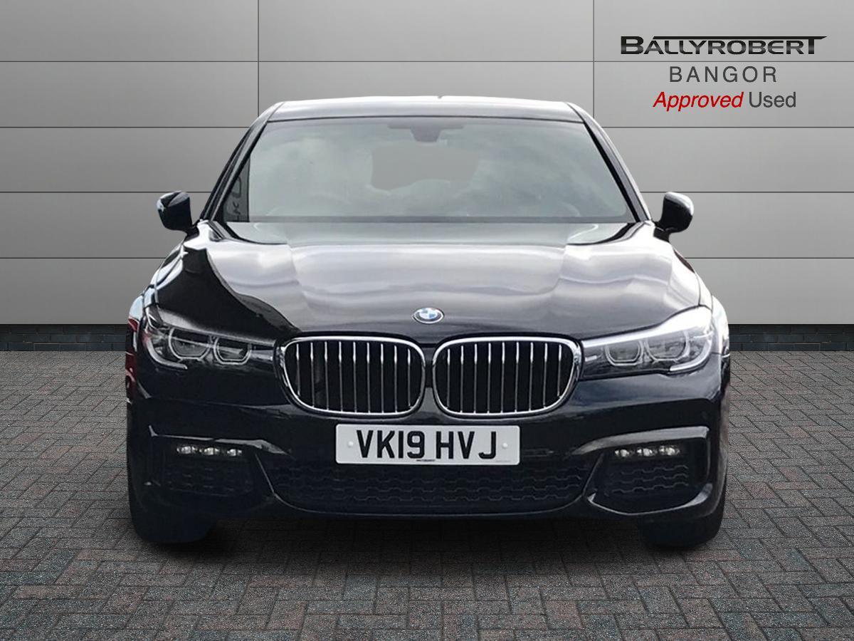 BMW 7 Series view 10