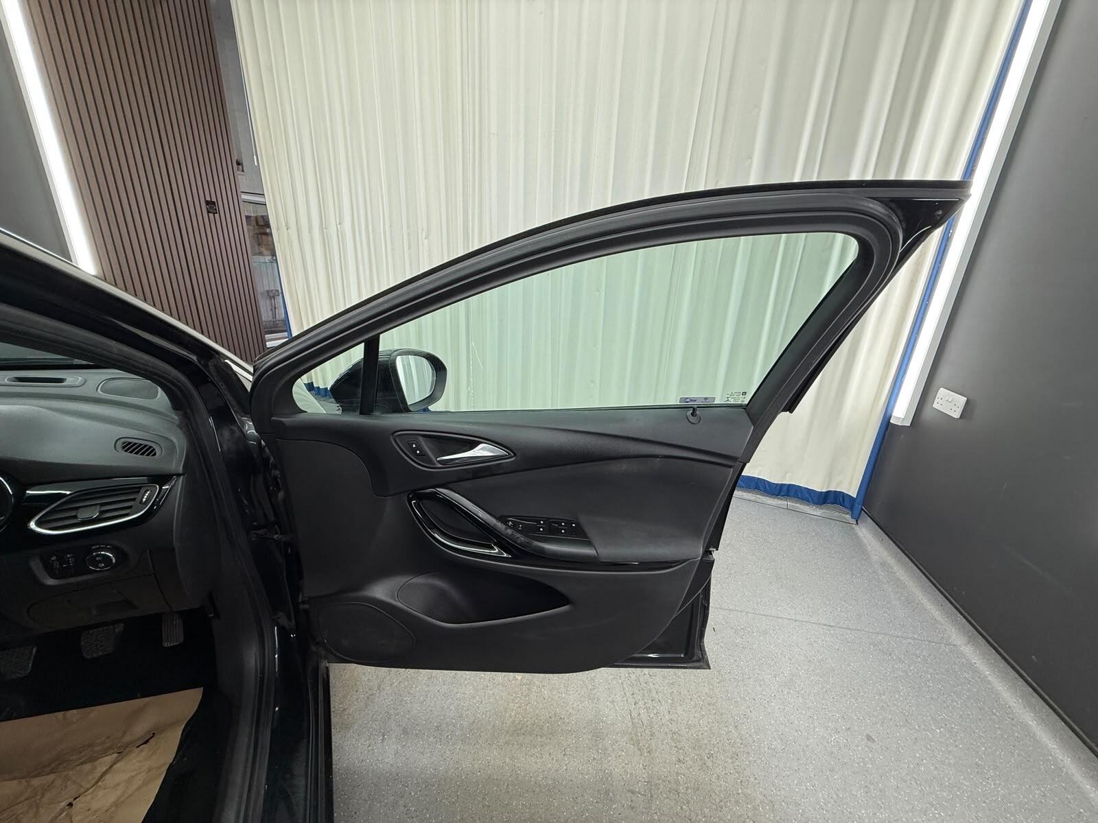 Vauxhall Astra view 12