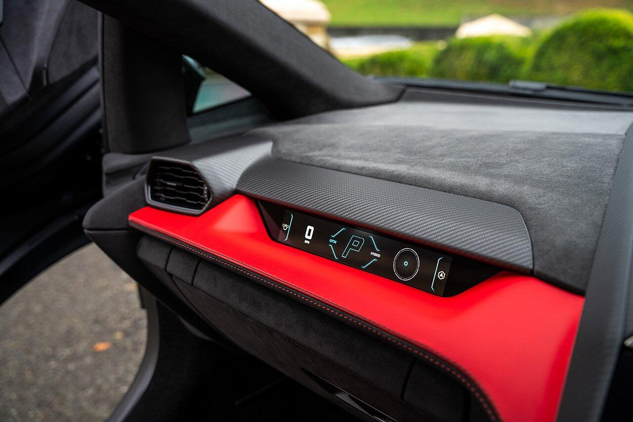 Lamborghini Revuelto view 67