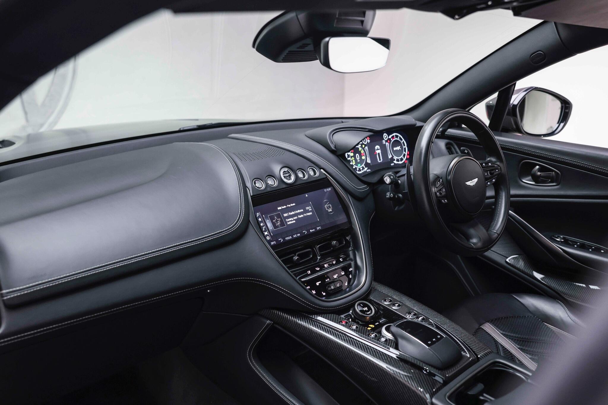 Aston Martin DBX view 43