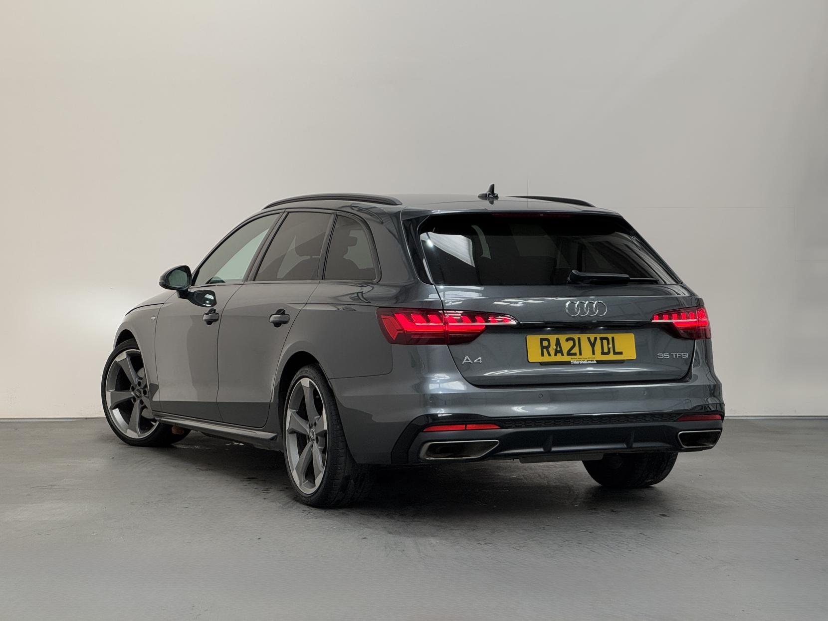 Audi A4 Avant view 8