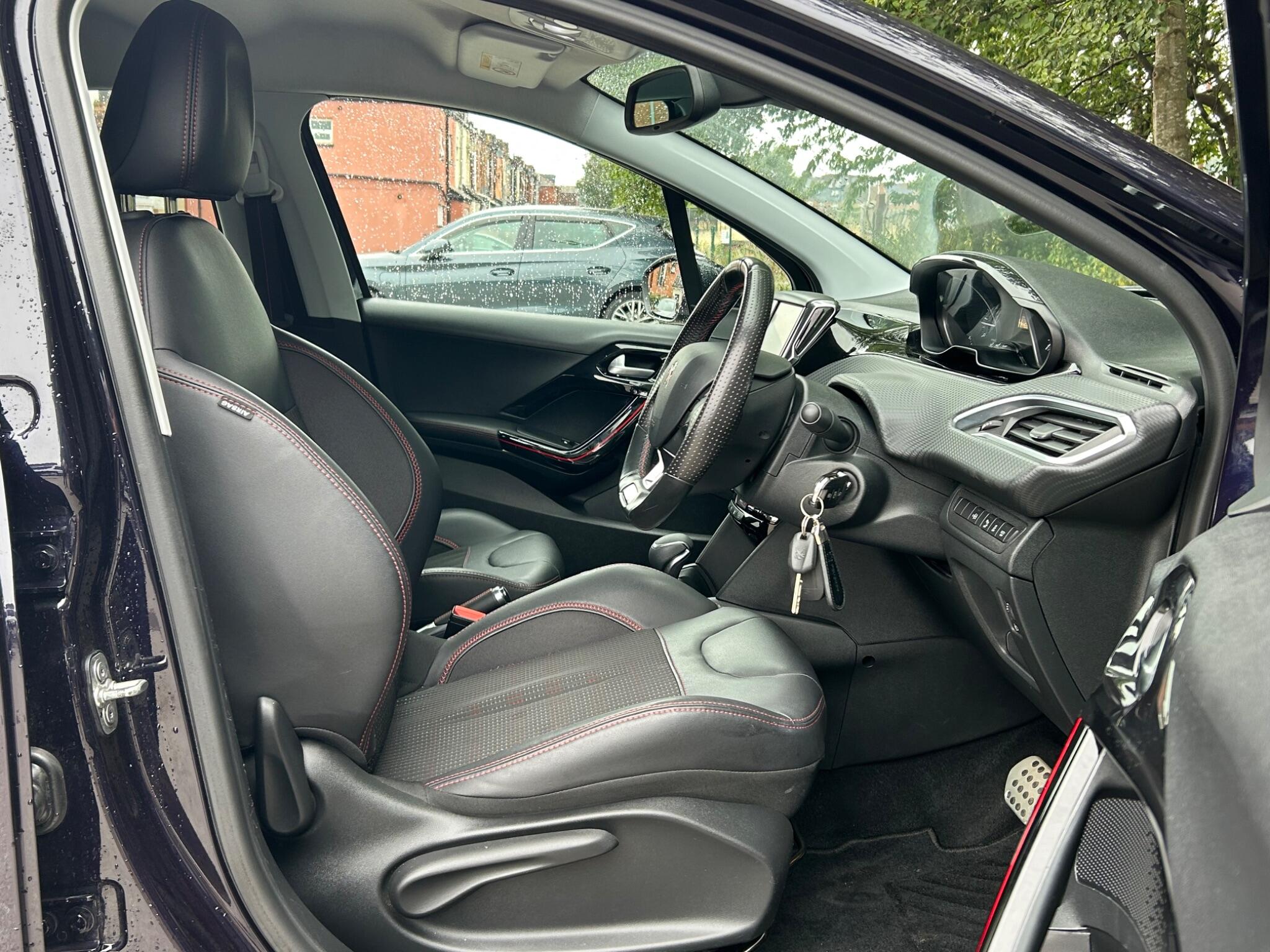 Peugeot 208 view 15