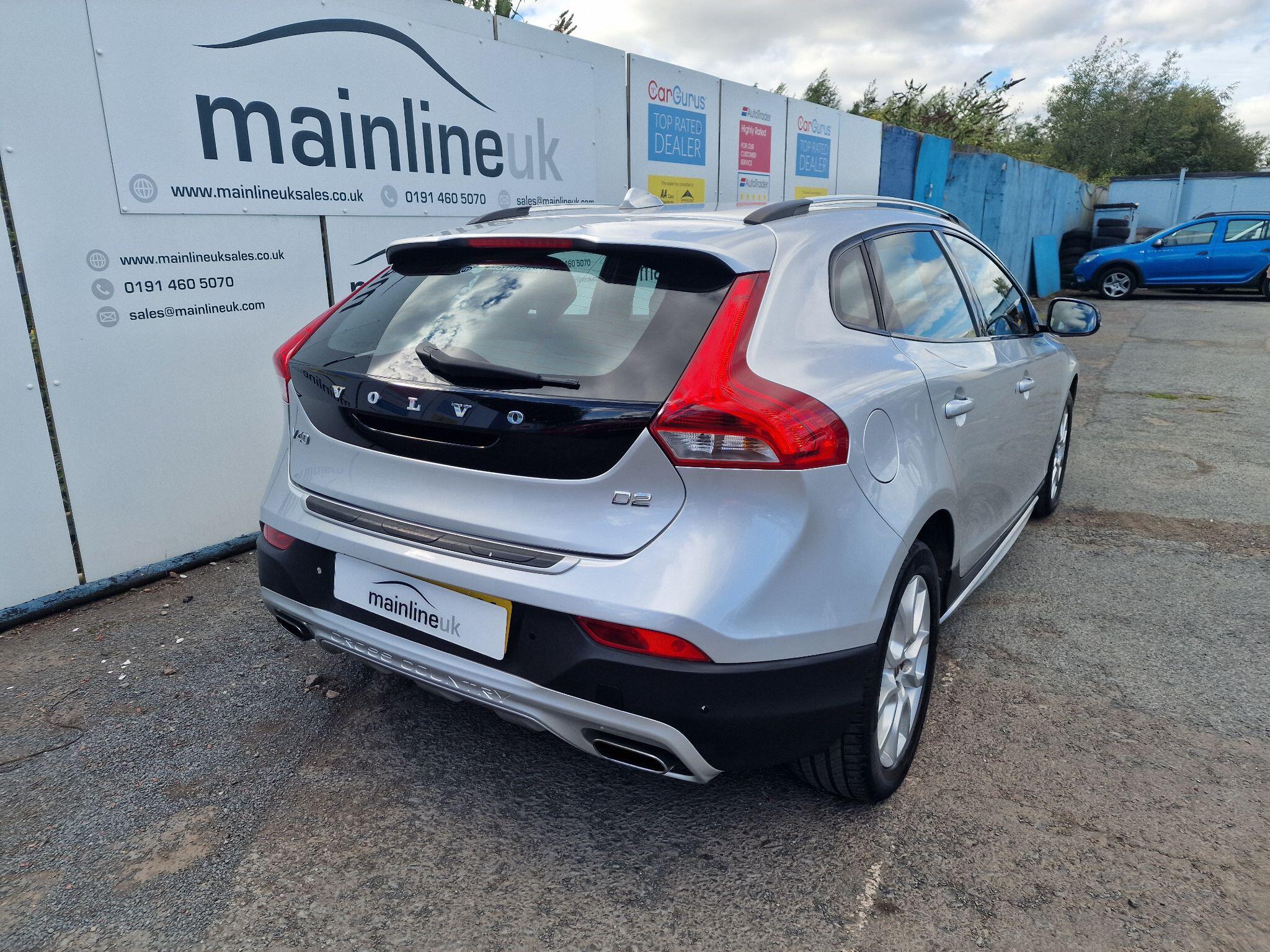 Volvo V40 Cross Country view 19