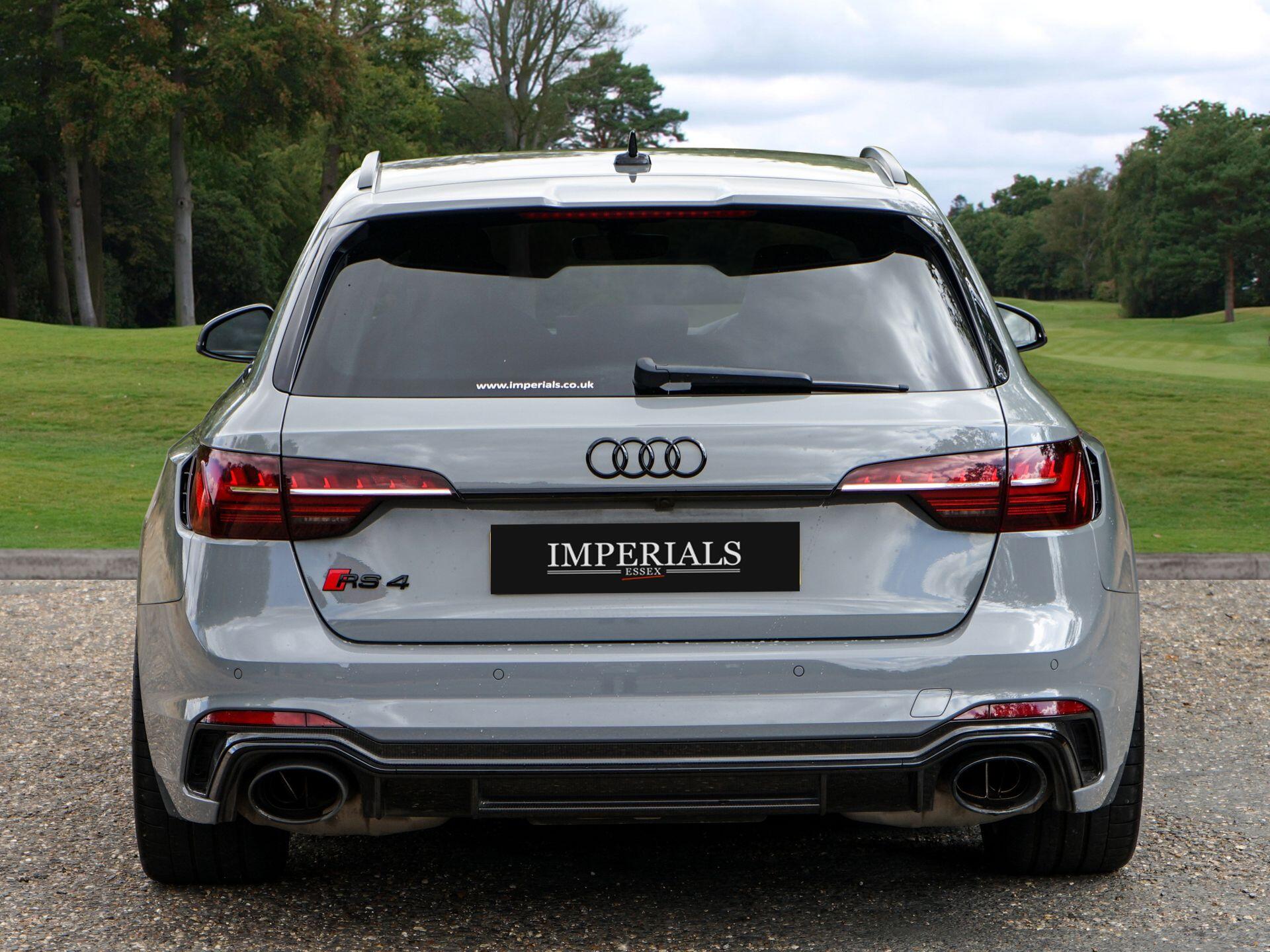 Audi RS4 Avant view 11