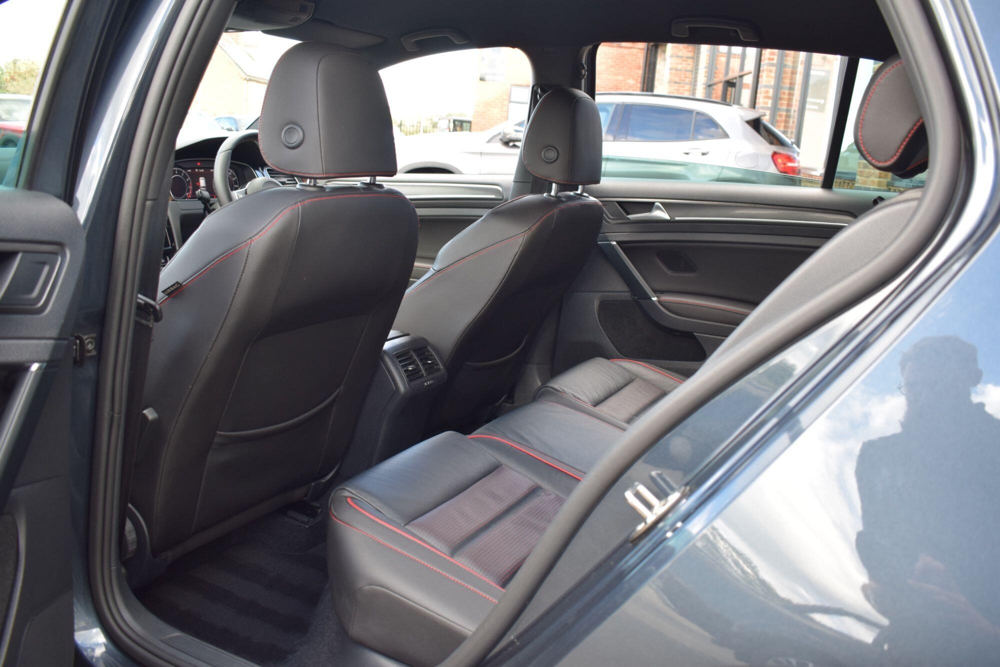 Volkswagen Golf view 26