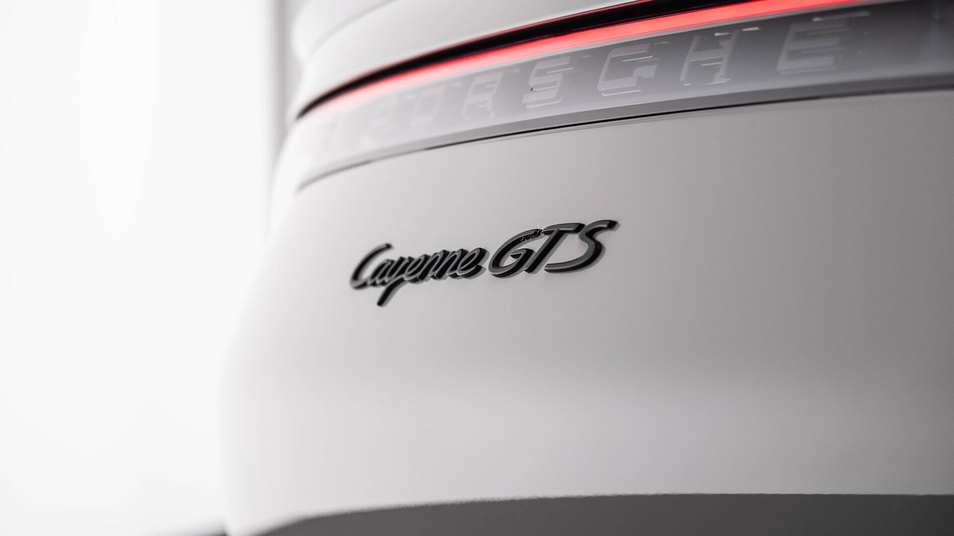 Porsche Cayenne view 25