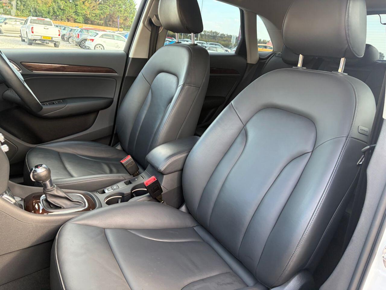 Audi Q3 view 20