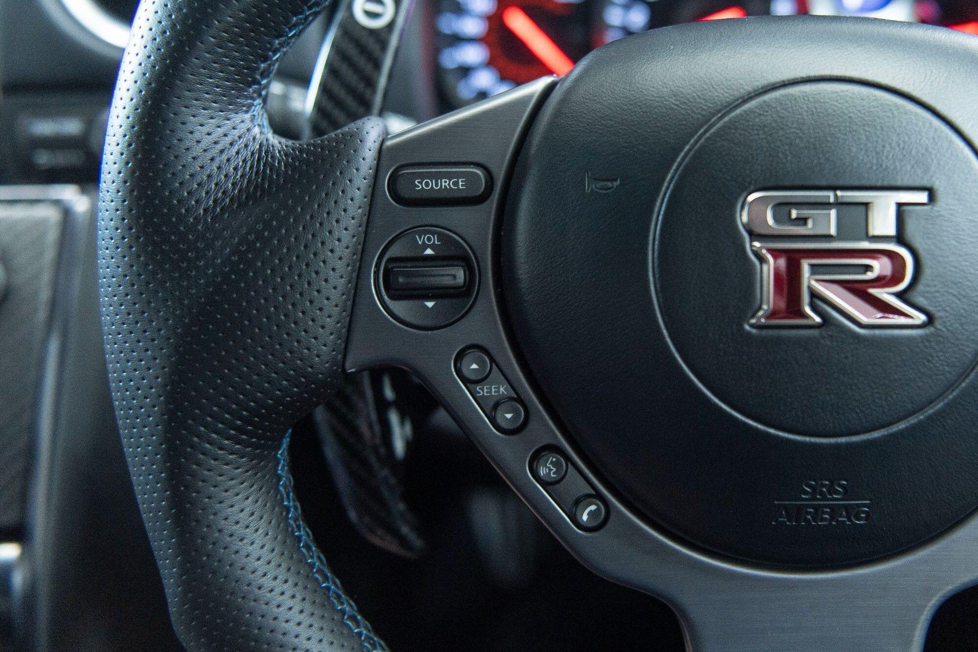 Nissan GT-R view 13