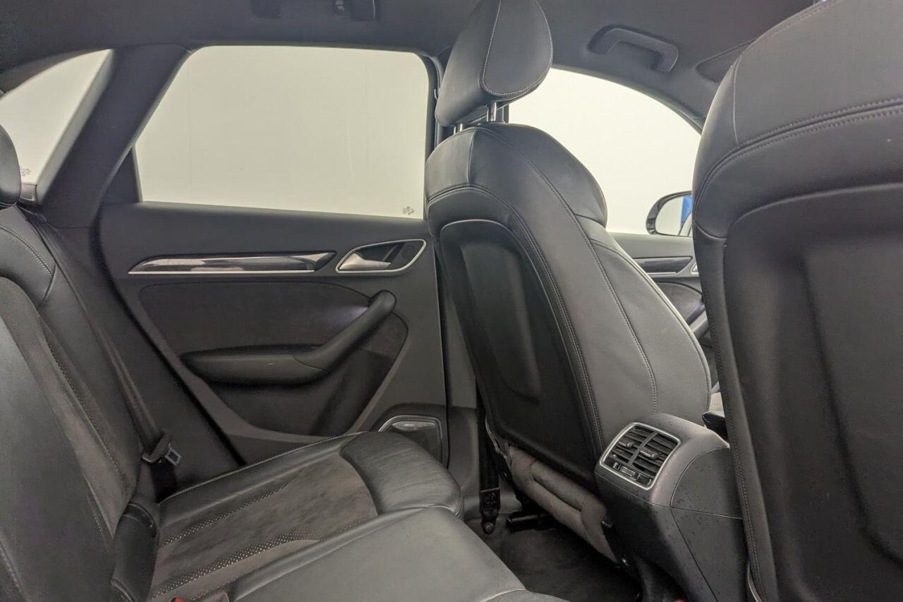 Audi Q3 view 21