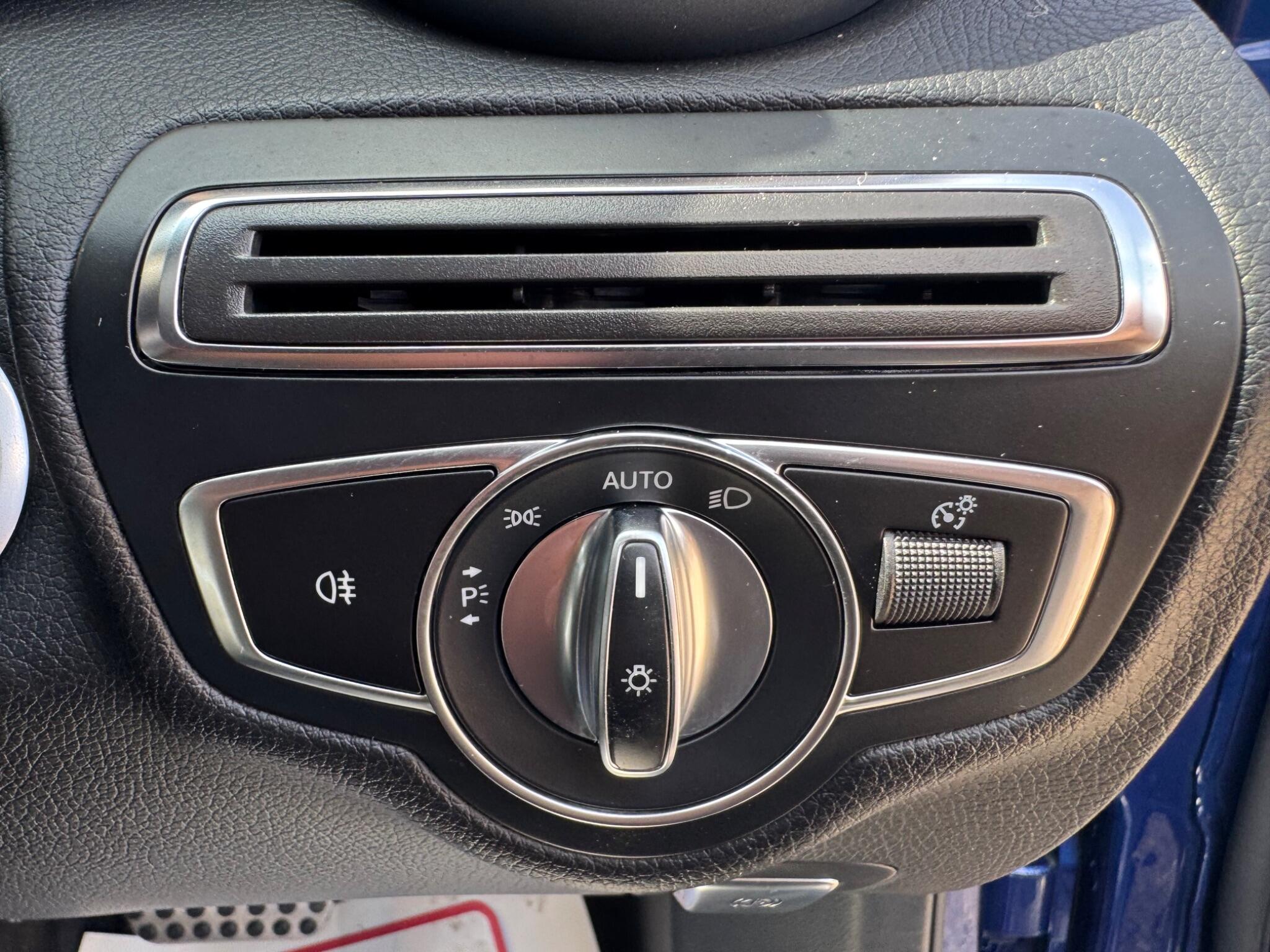 Mercedes-Benz C Class view 24