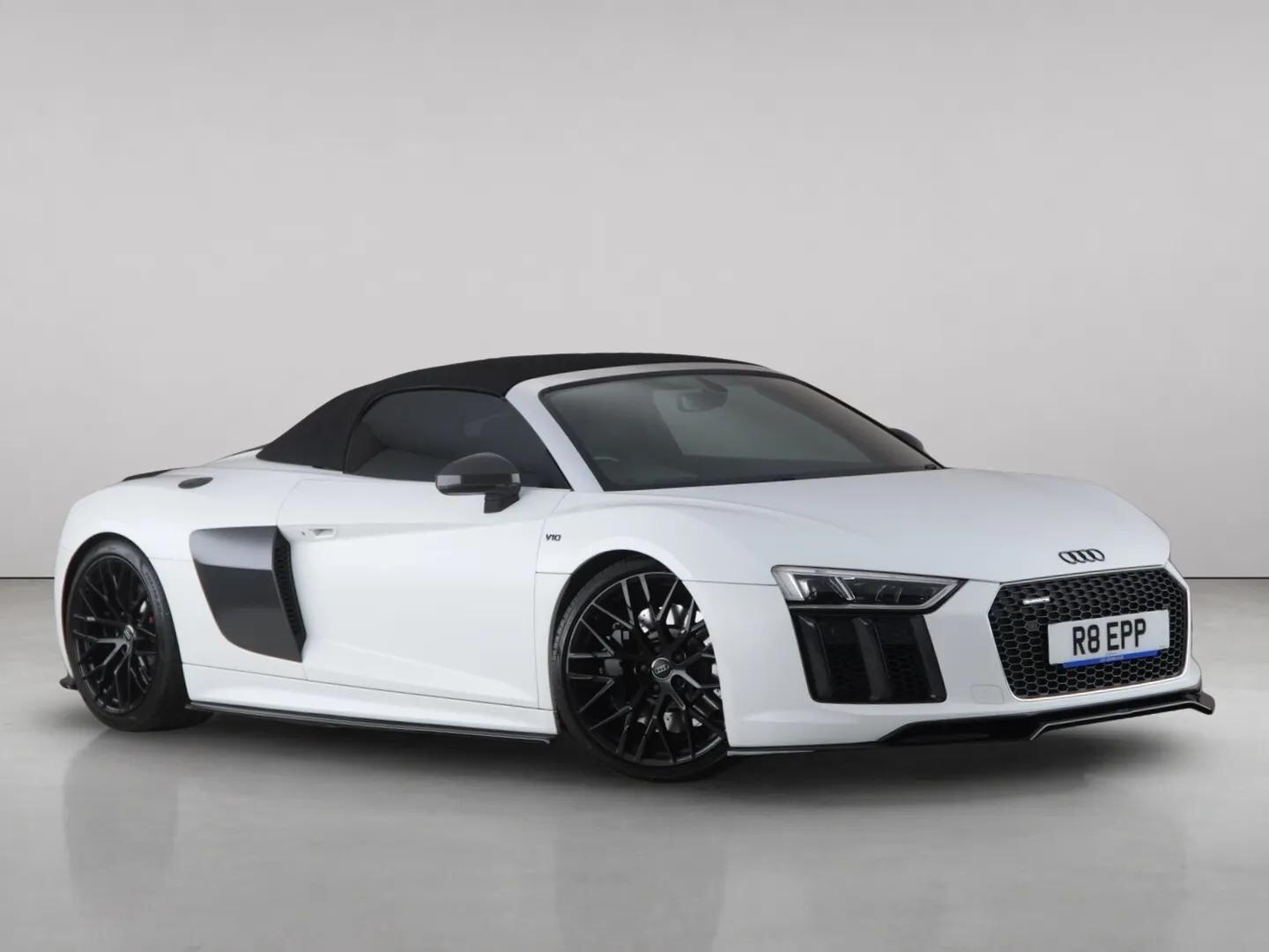 Audi R8 view 5