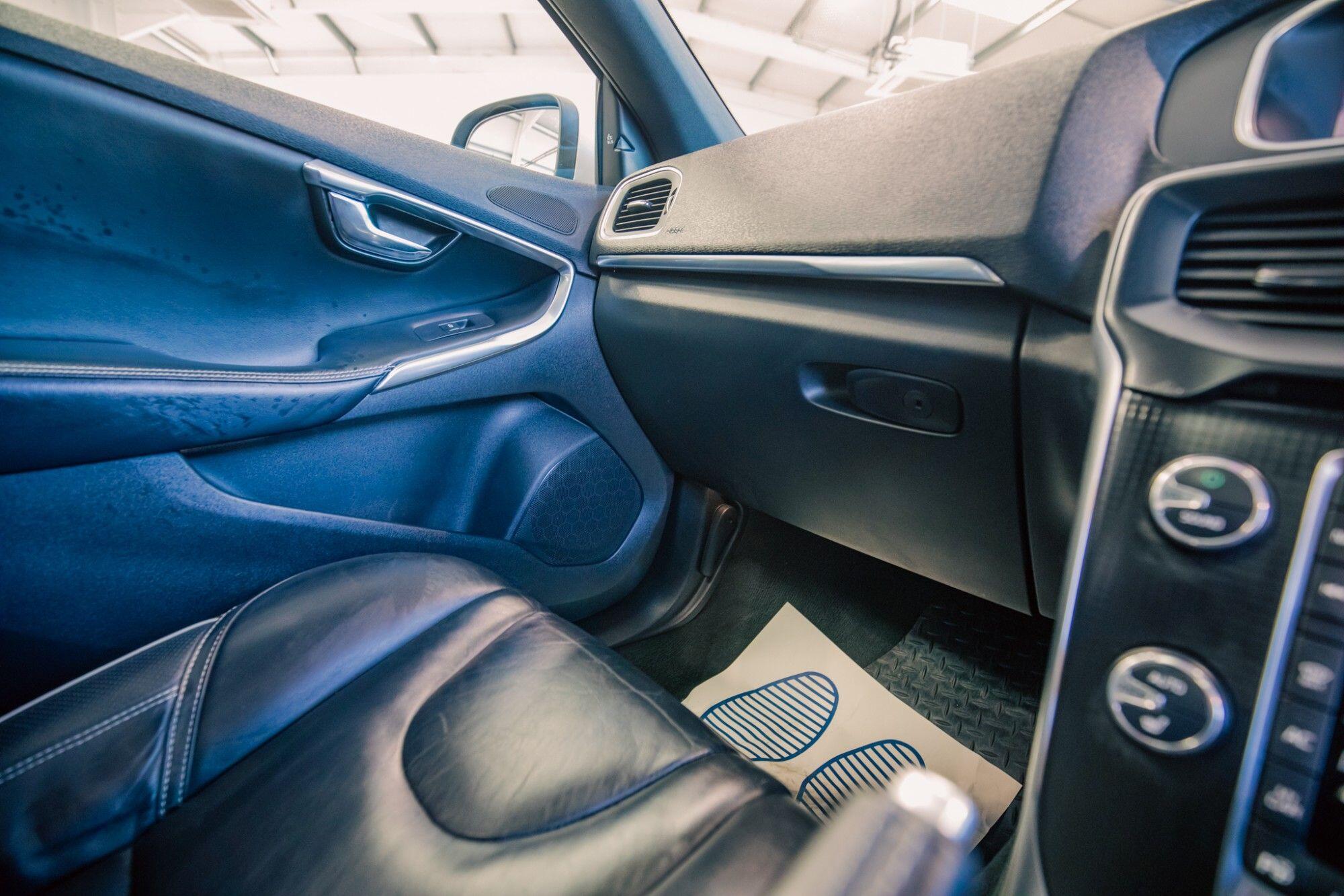 Volvo V40 view 19