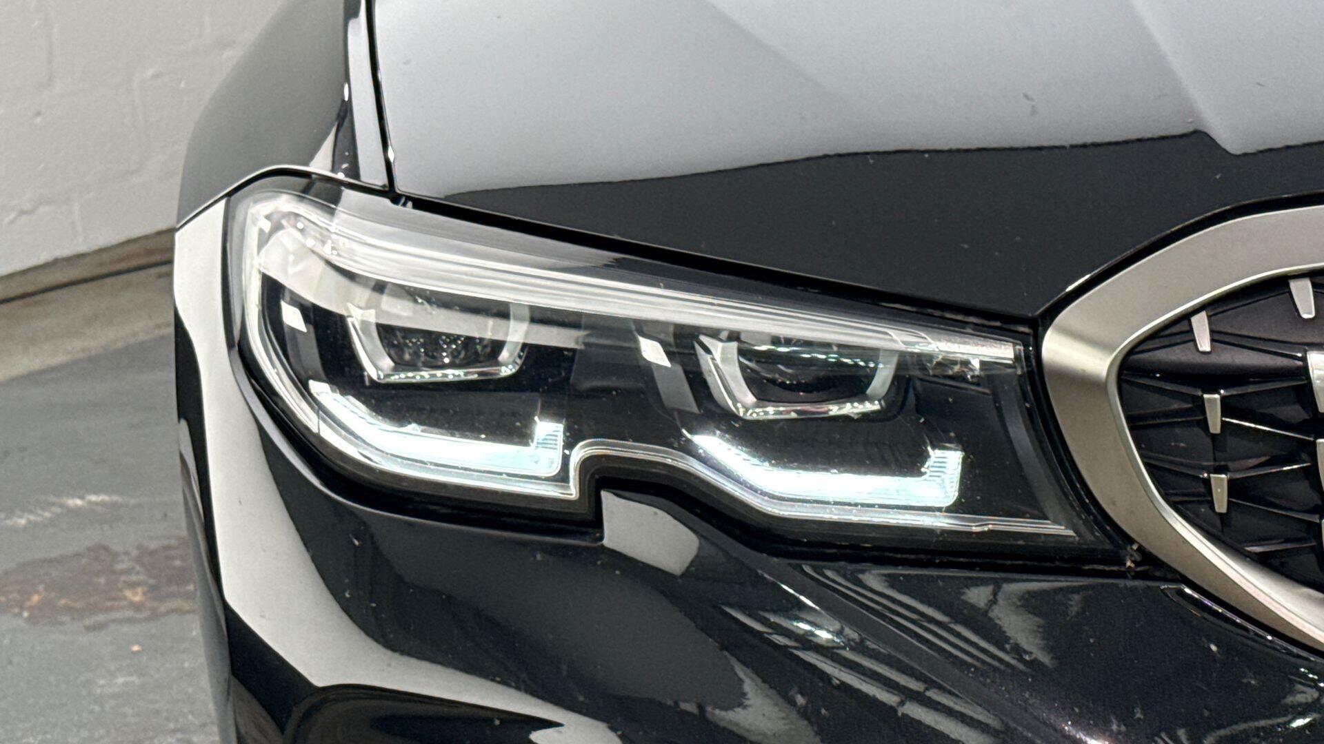 BMW 3 Series view 23