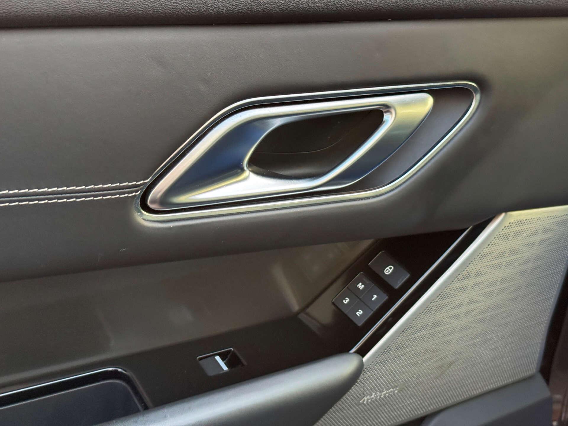 Land Rover Range Rover Velar view 45