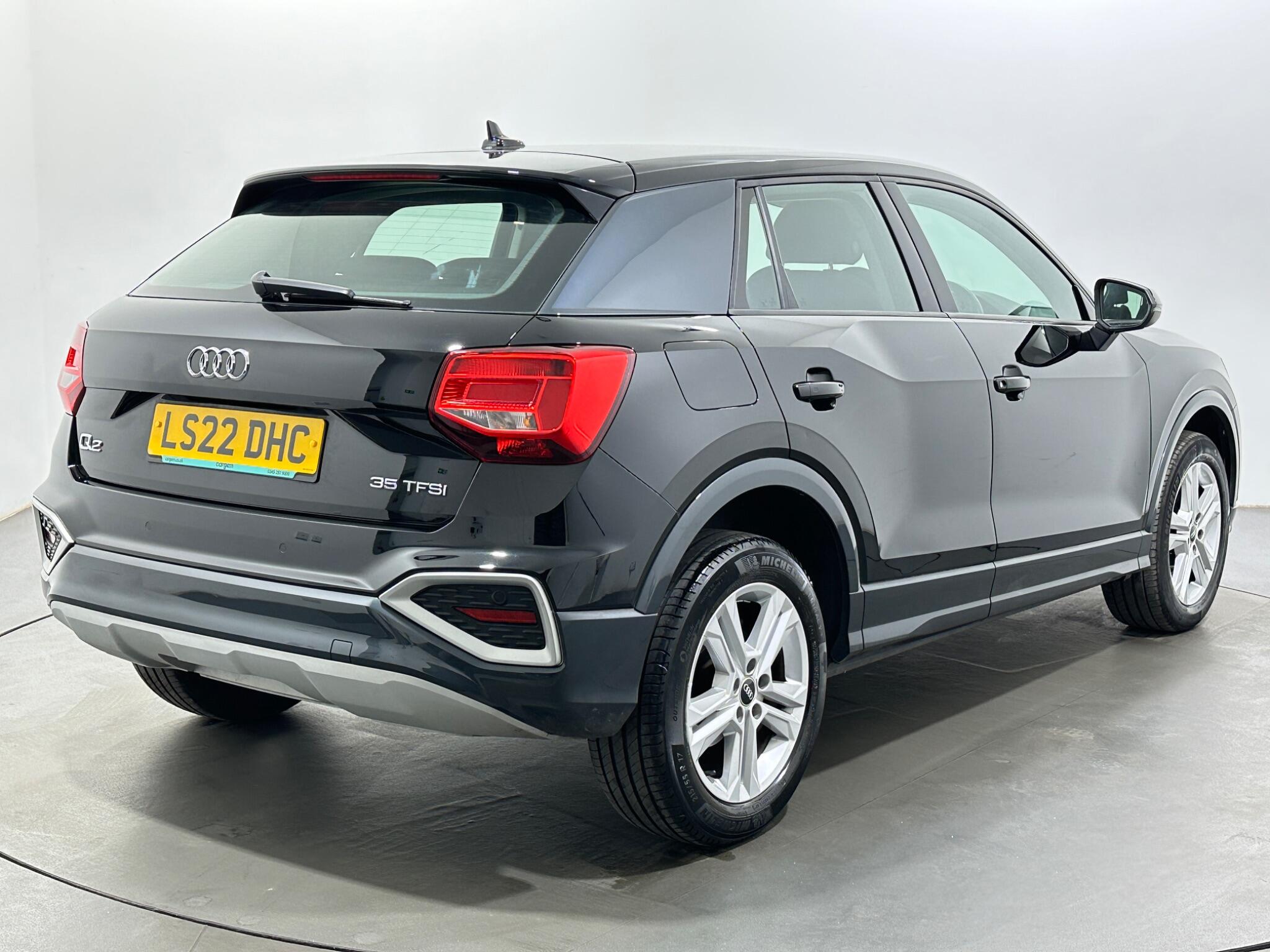 Audi Q2 view 8