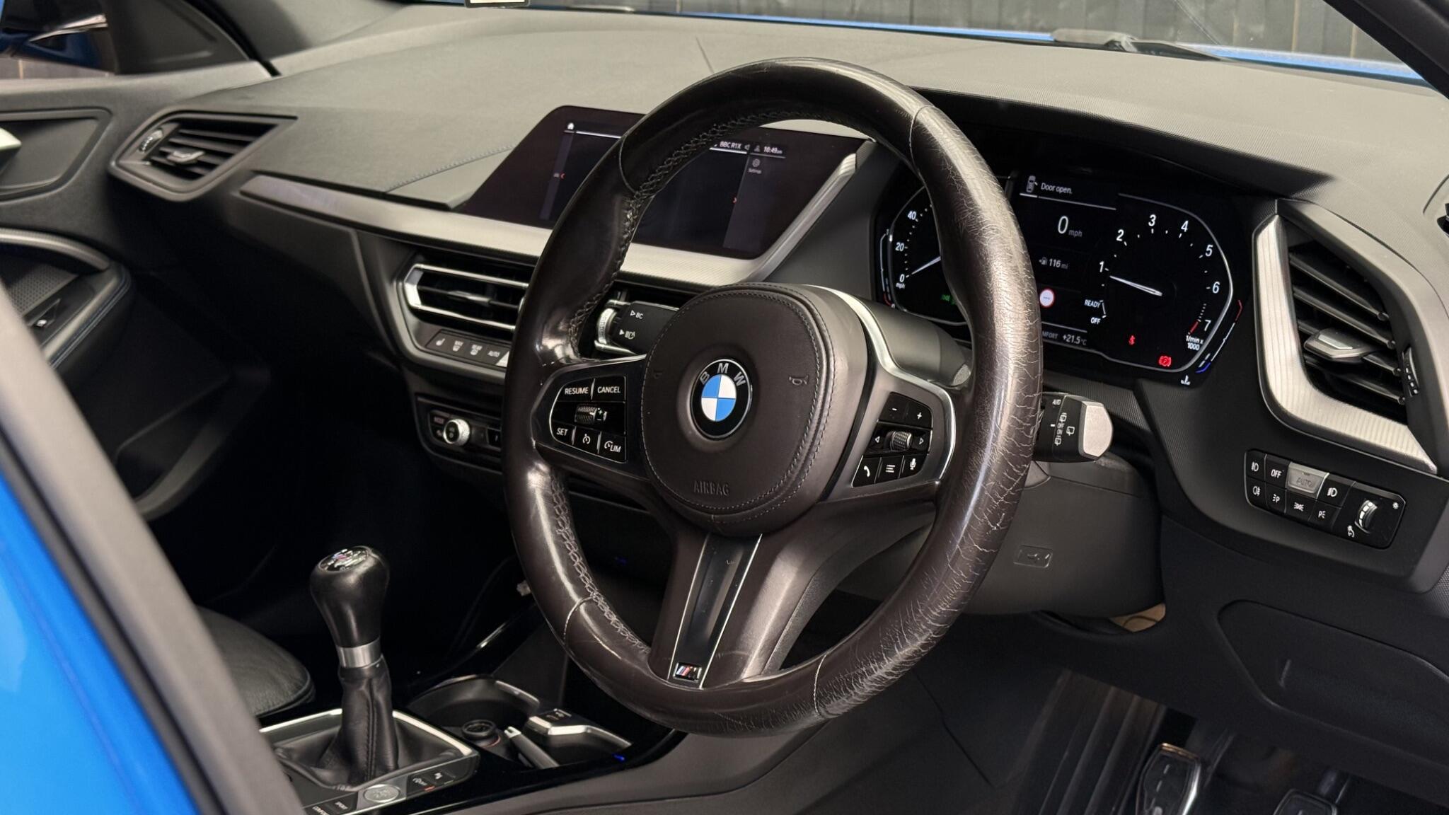 BMW 1 Series view 16