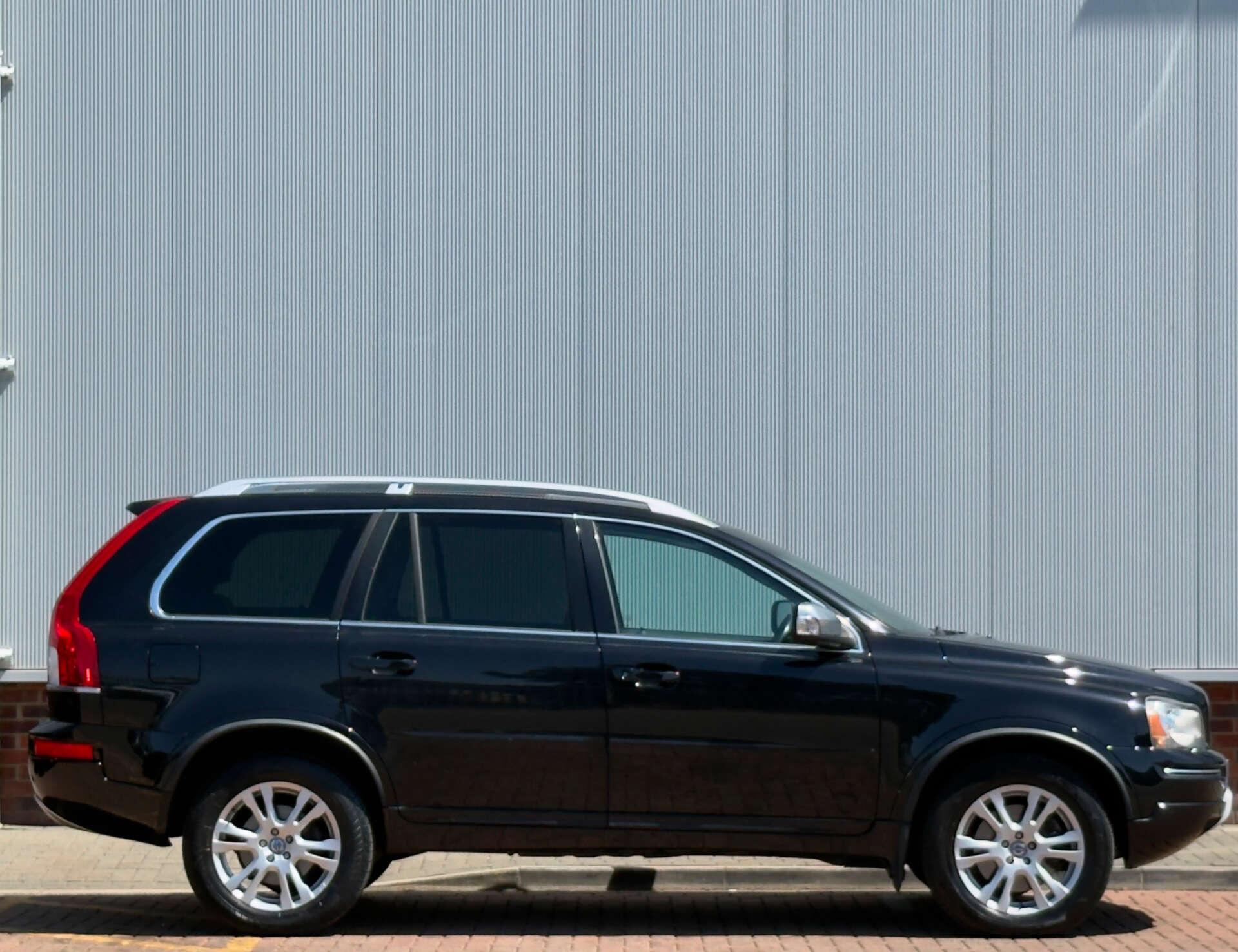 Volvo XC90 view 8