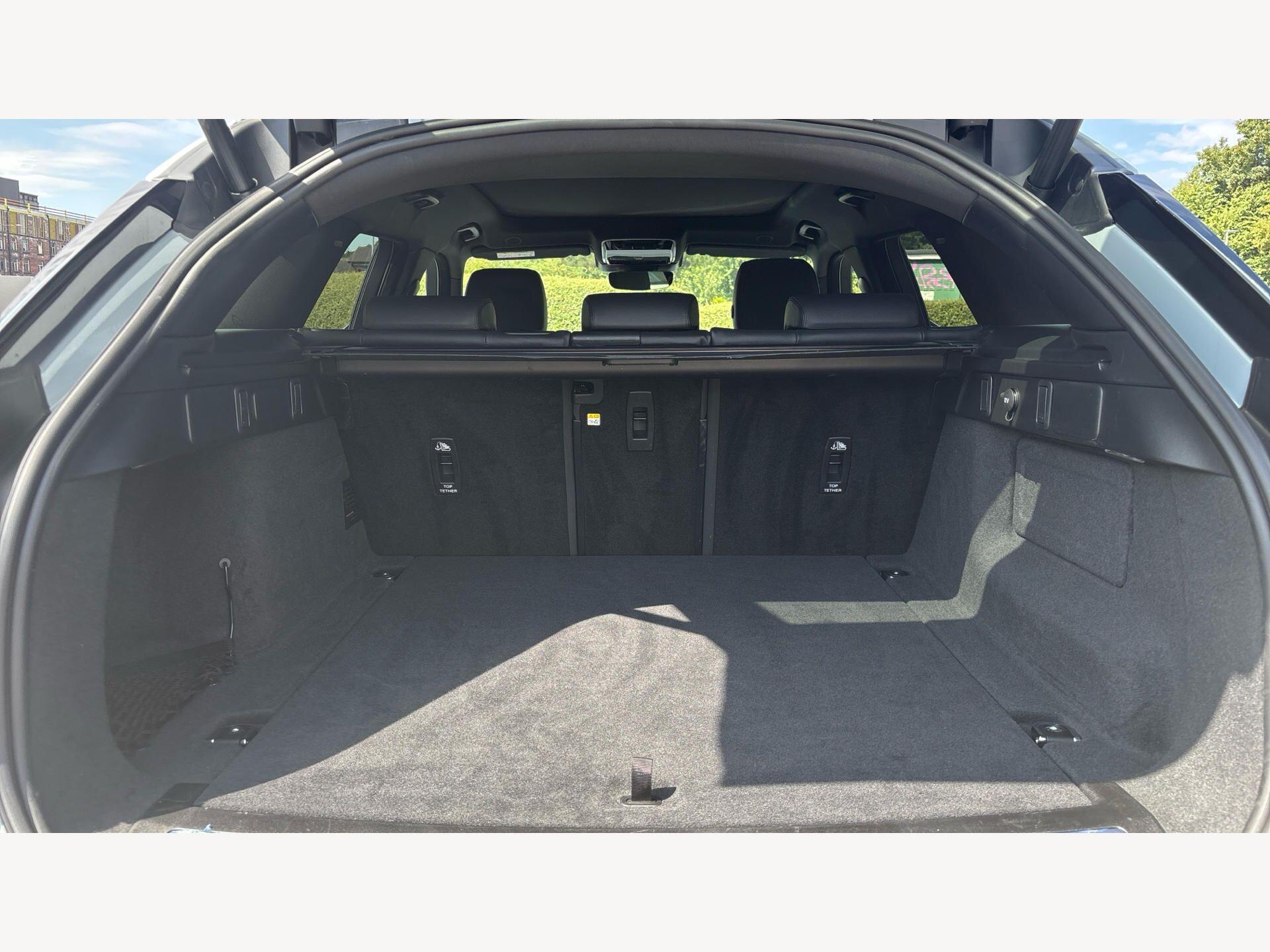 Land Rover Range Rover Velar view 12