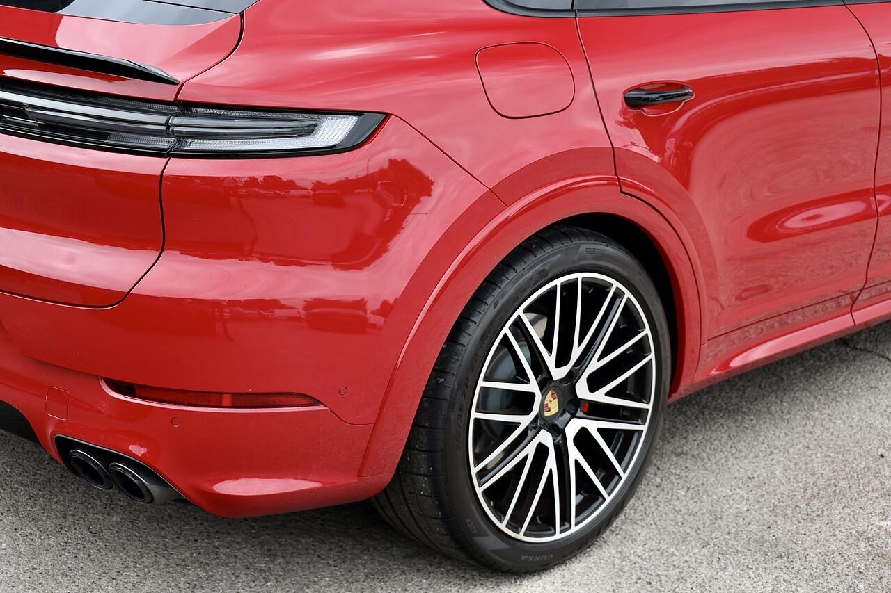 Porsche Cayenne view 29